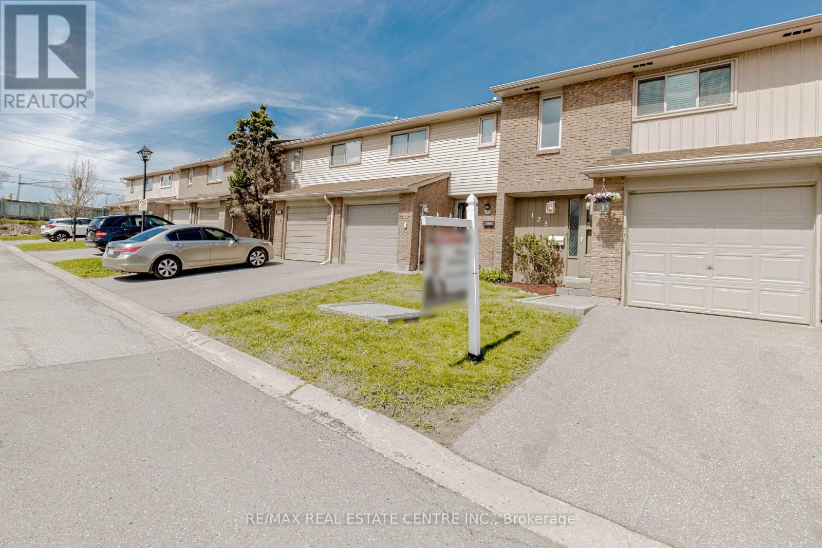 123 - 1526 Lancaster Drive W, Oakville, Ontario  L6H 2Z2 - Photo 2 - W12114956