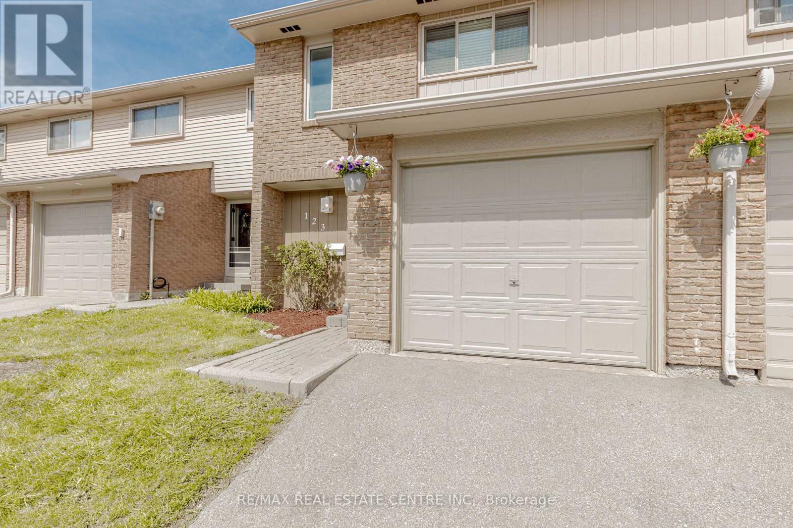 123 - 1526 Lancaster Drive W, Oakville, Ontario  L6H 2Z2 - Photo 4 - W12114956
