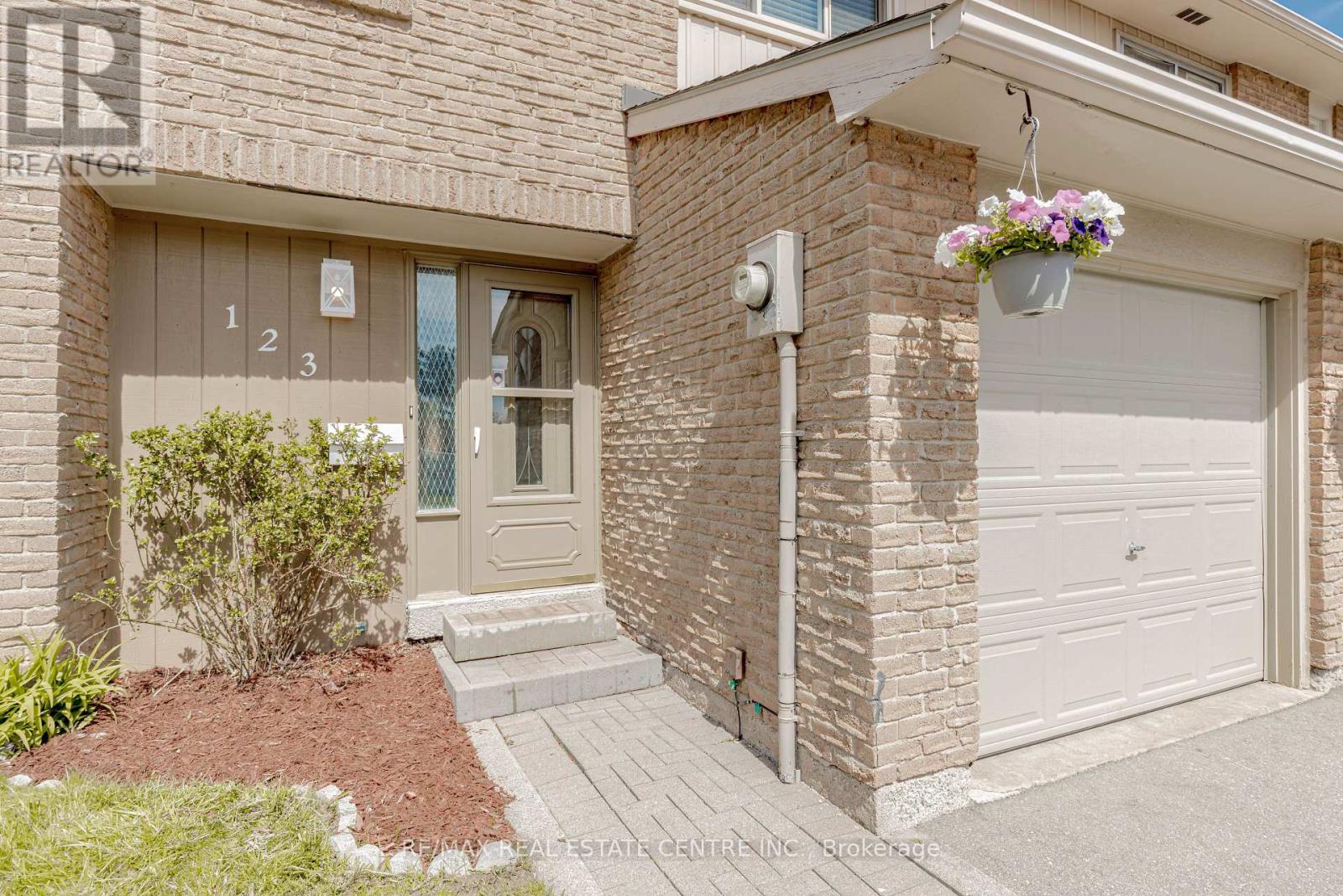 123 - 1526 Lancaster Drive W, Oakville, Ontario  L6H 2Z2 - Photo 5 - W12114956
