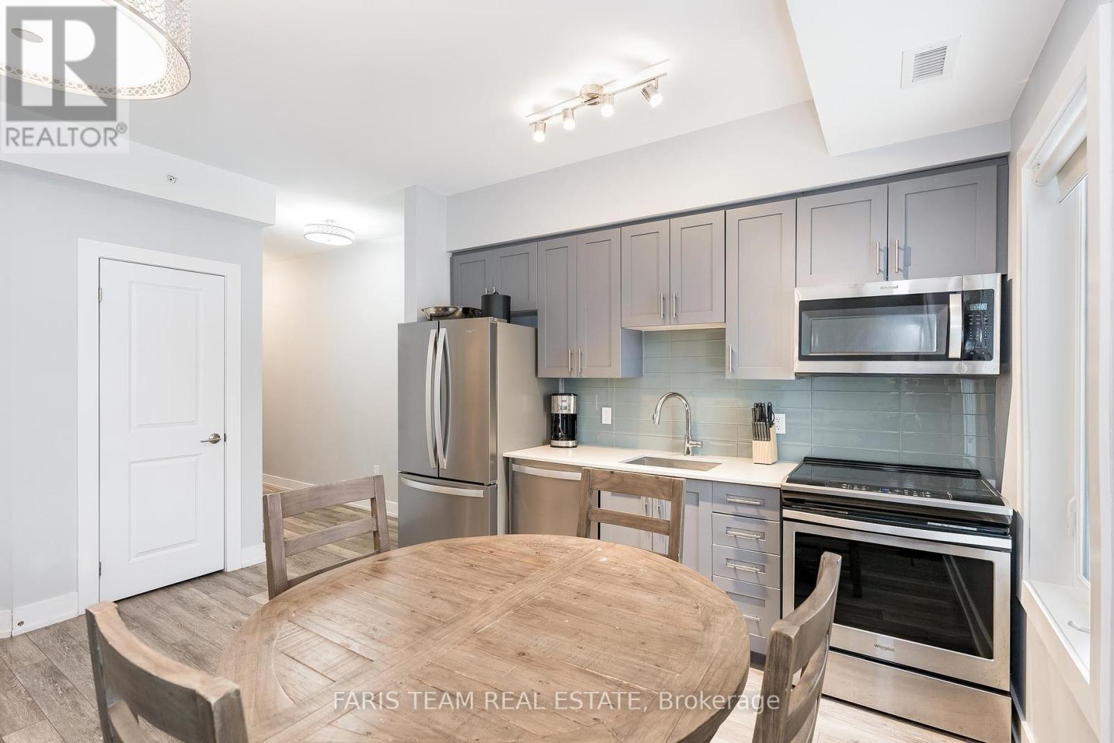 218 - 25 Pen Lake Point Road, Huntsville, Ontario  P1H 1A9 - Photo 6 - X12104254