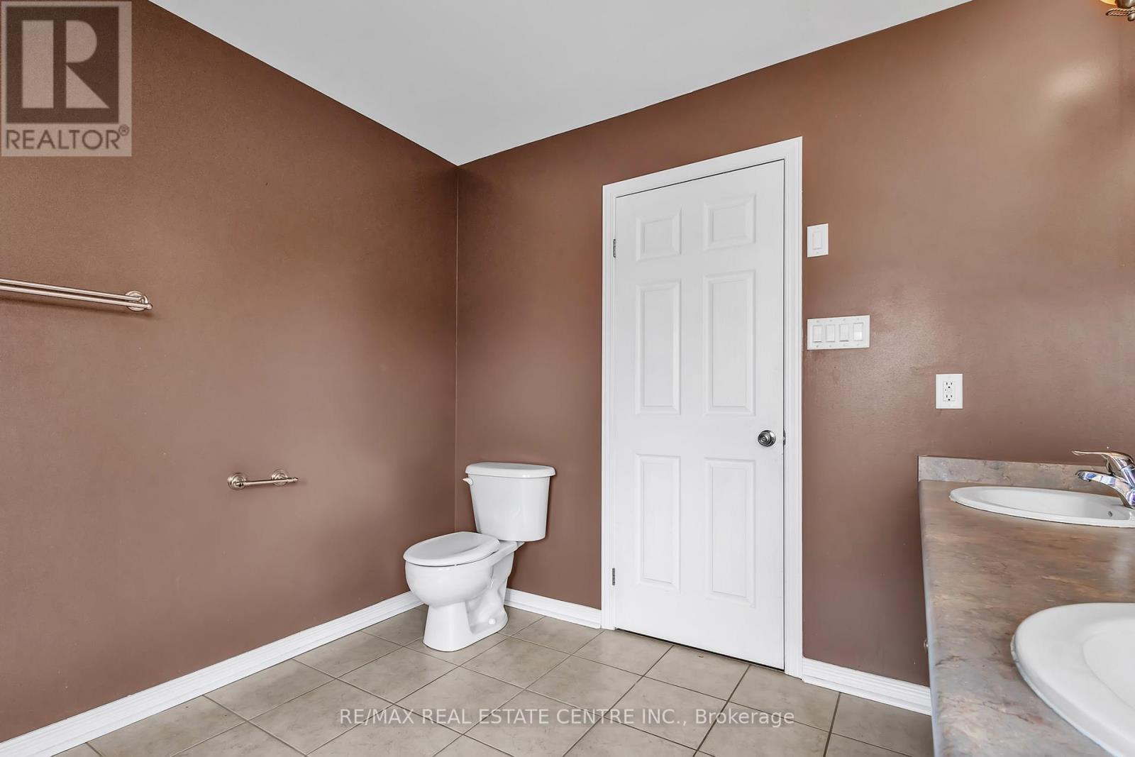 319 Robert Ferrie Drive, Kitchener, Ontario  N2P 2Y7 - Photo 26 - X12196078