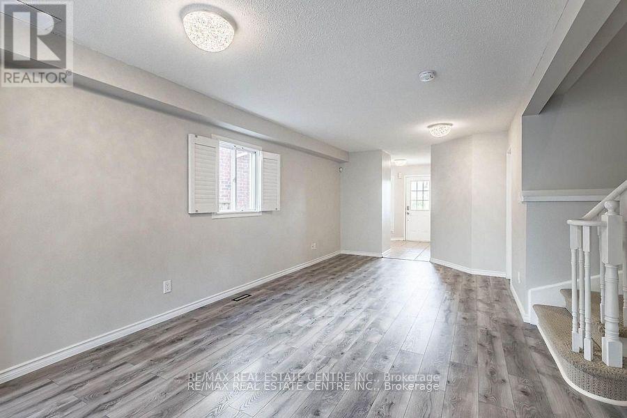 1780 Lampman Avenue, Burlington, Ontario  L7L 6K7 - Photo 11 - W12158494