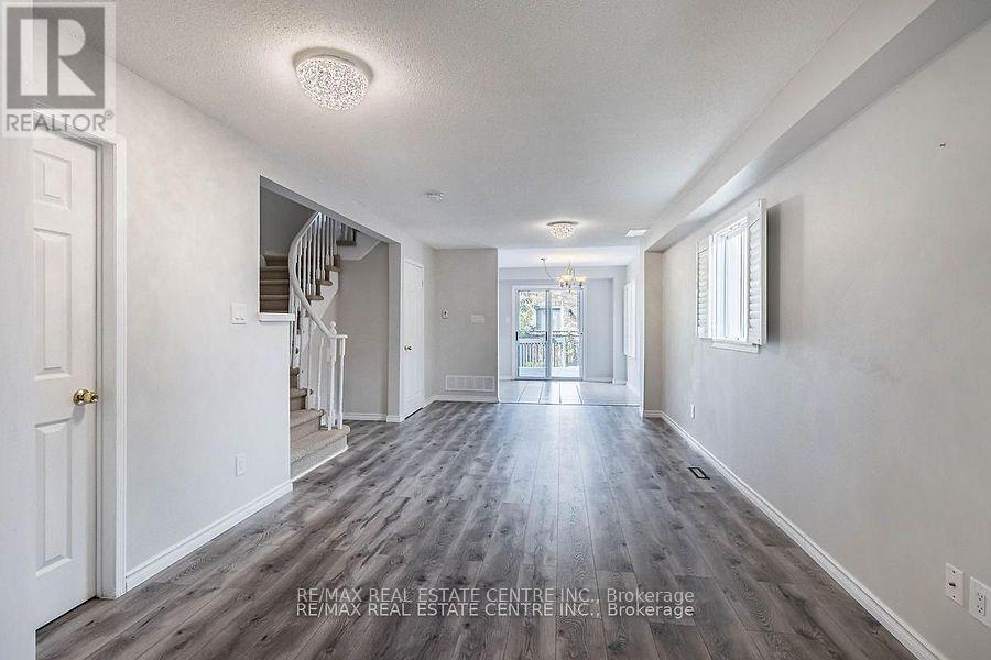 1780 Lampman Avenue, Burlington, Ontario  L7L 6K7 - Photo 9 - W12158494