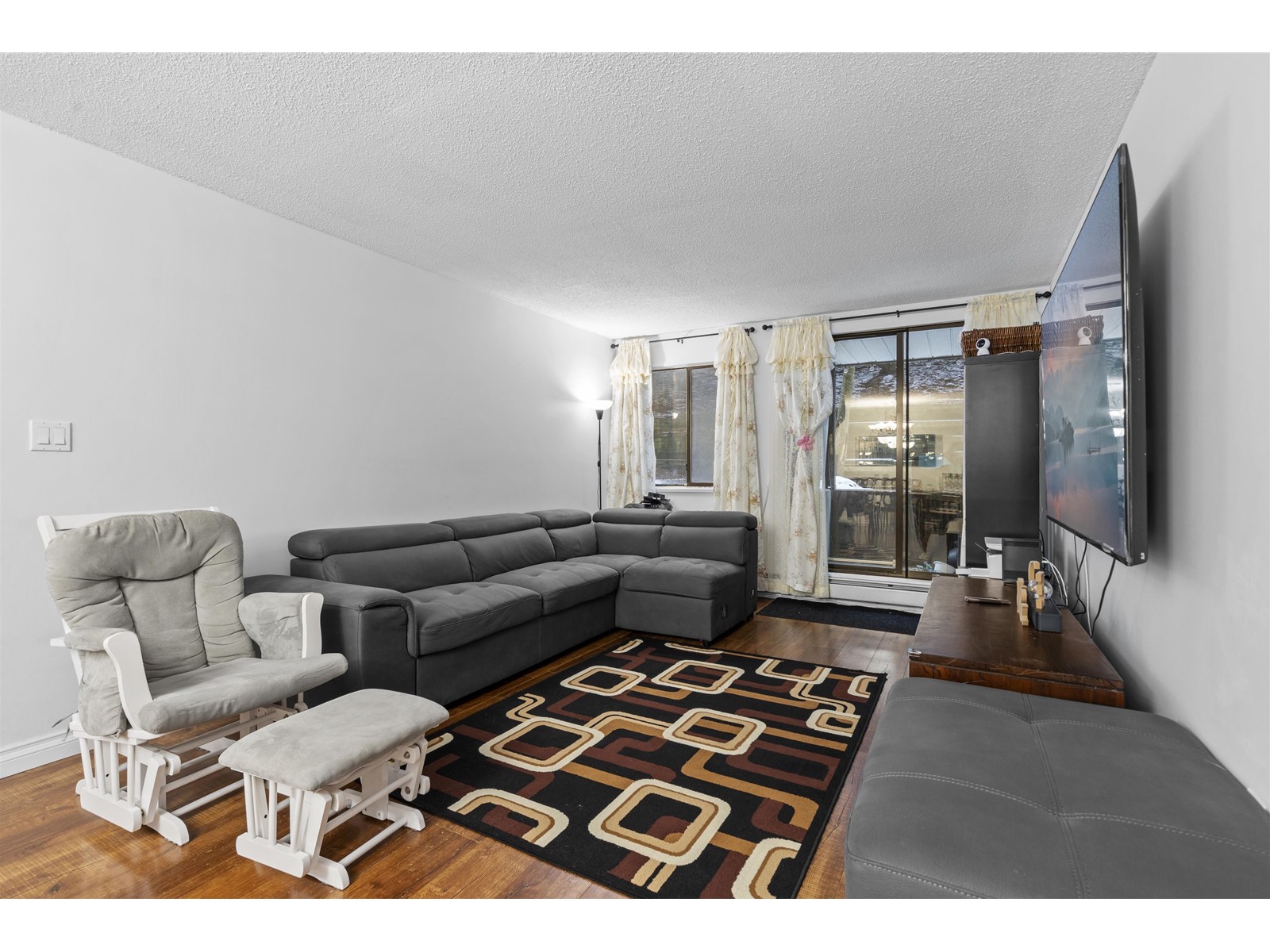 G08 10698 151a Street, Surrey, British Columbia  V3R 8T5 - Photo 11 - R3011167