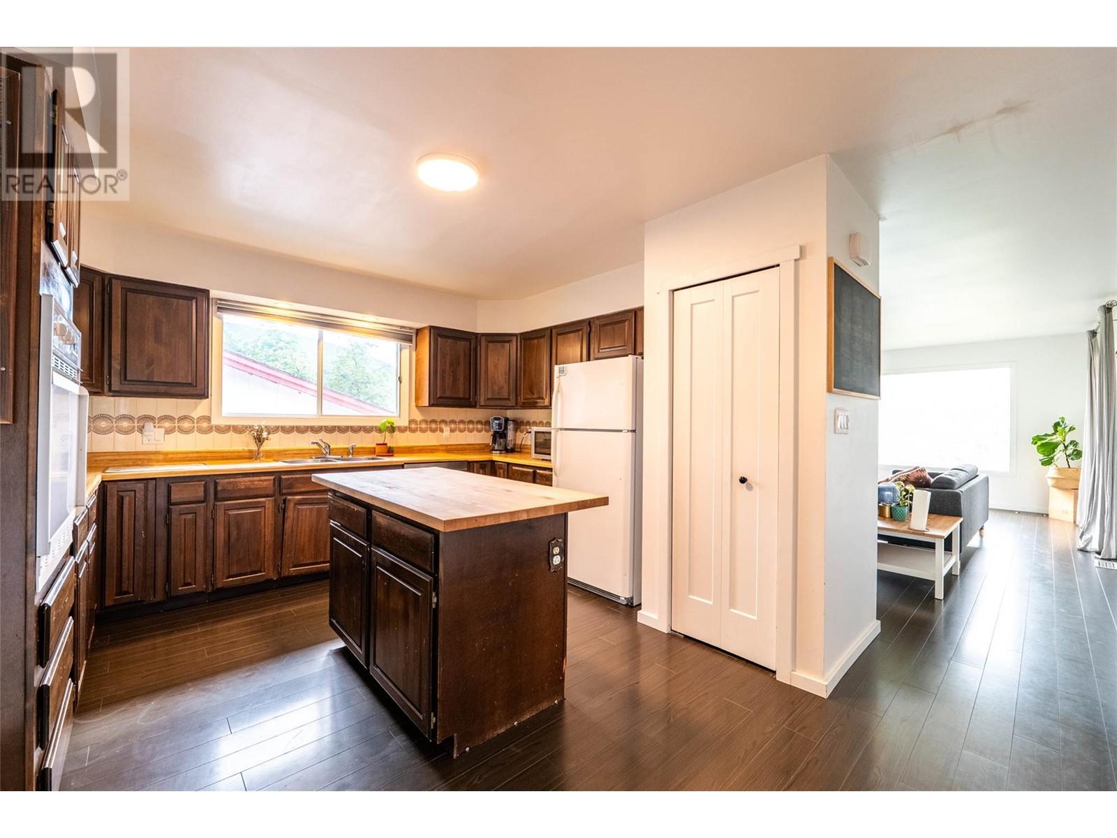 Property at 605 RICHARDS Street image 5