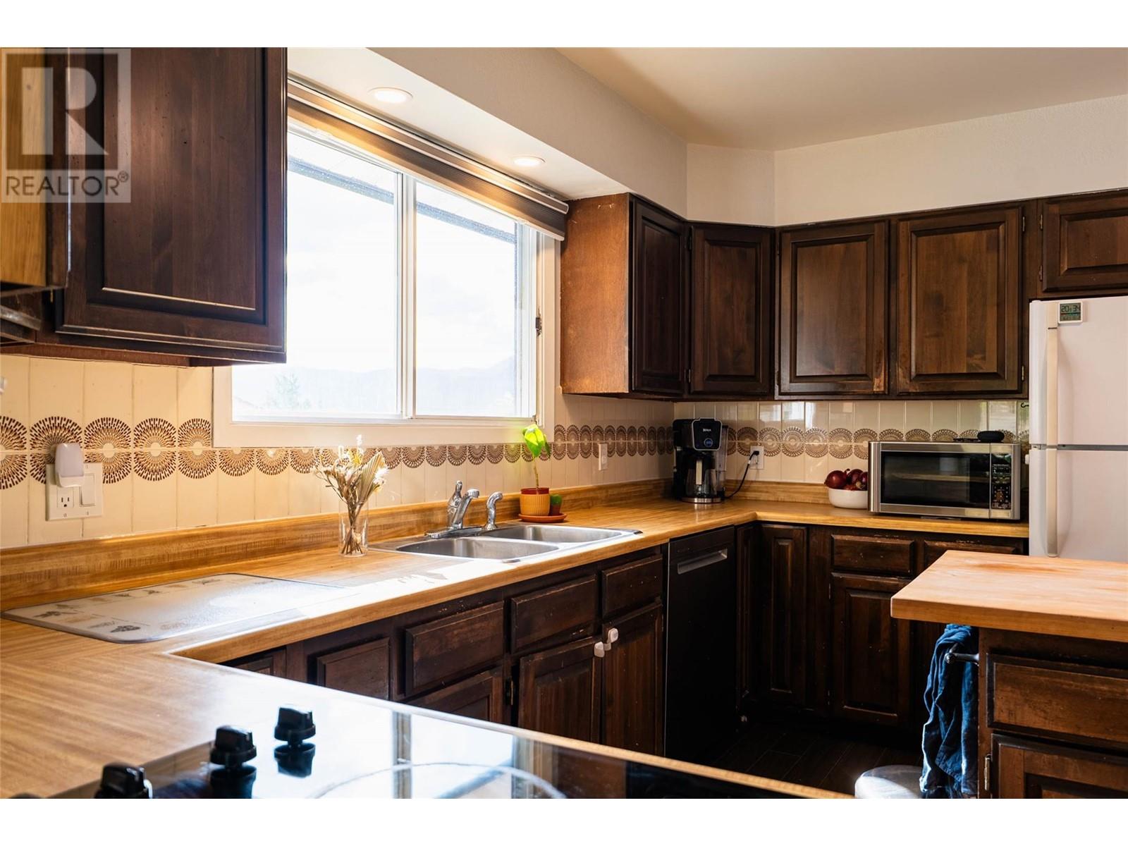 Property at 605 RICHARDS Street image 4