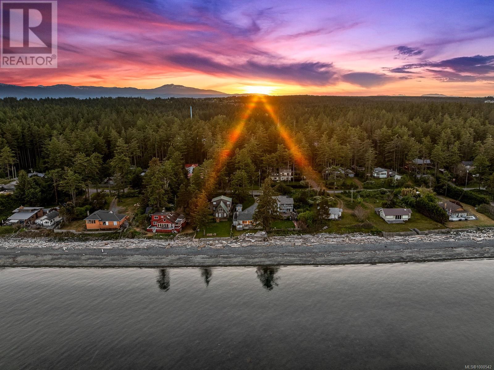 426 Curtis Rd, Comox, British Columbia