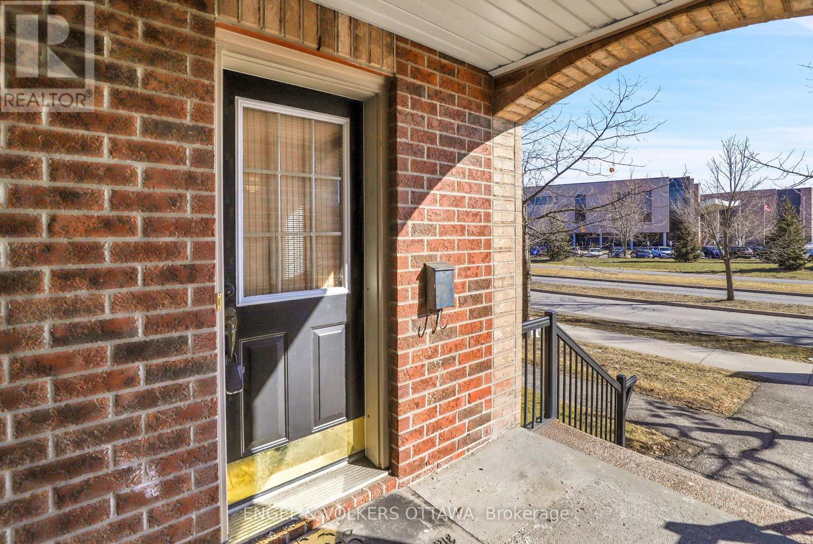 811 Longfields Drive, Ottawa, Ontario  K2J 5N2 - Photo 3 - X12196295