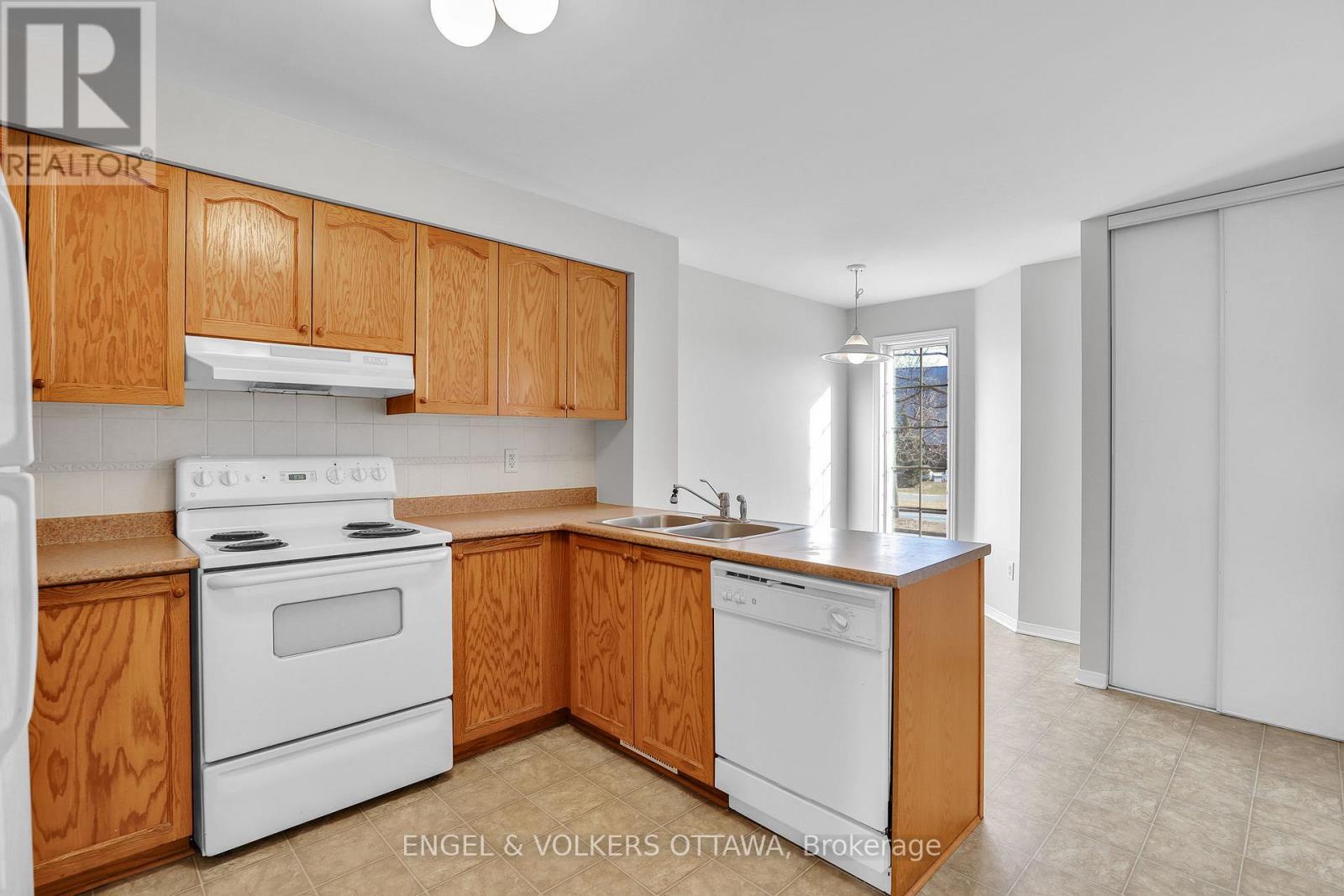 811 Longfields Drive, Ottawa, Ontario  K2J 5N2 - Photo 6 - X12196295