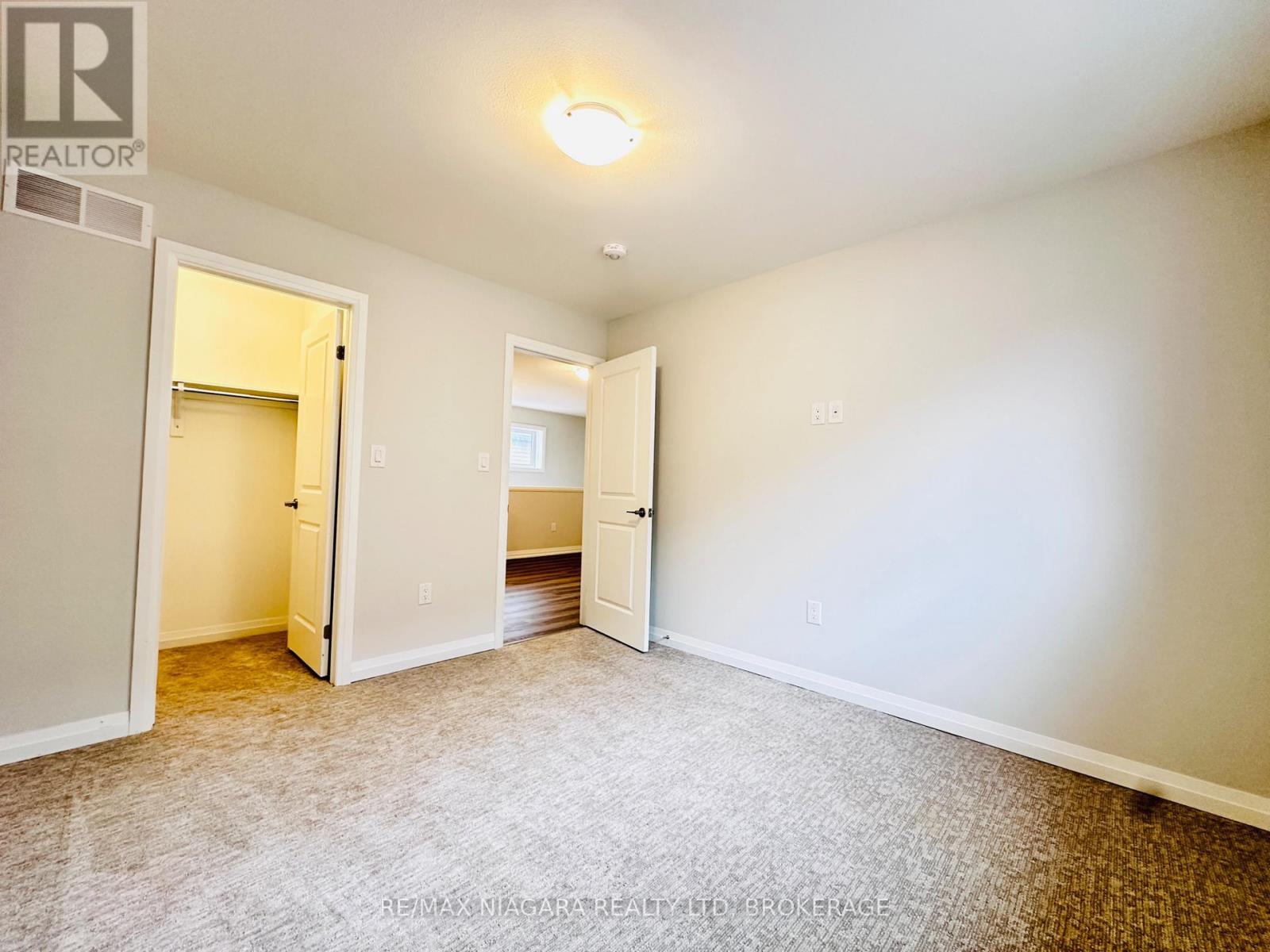 72 Bur Oak Drive, Thorold, Ontario  L2V 4Y6 - Photo 11 - X12196325