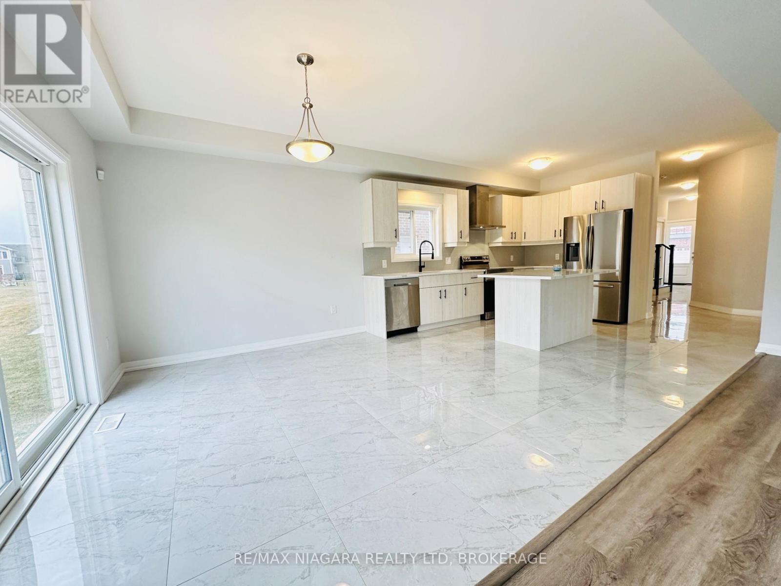 72 Bur Oak Drive, Thorold, Ontario  L2V 4Y6 - Photo 2 - X12196325