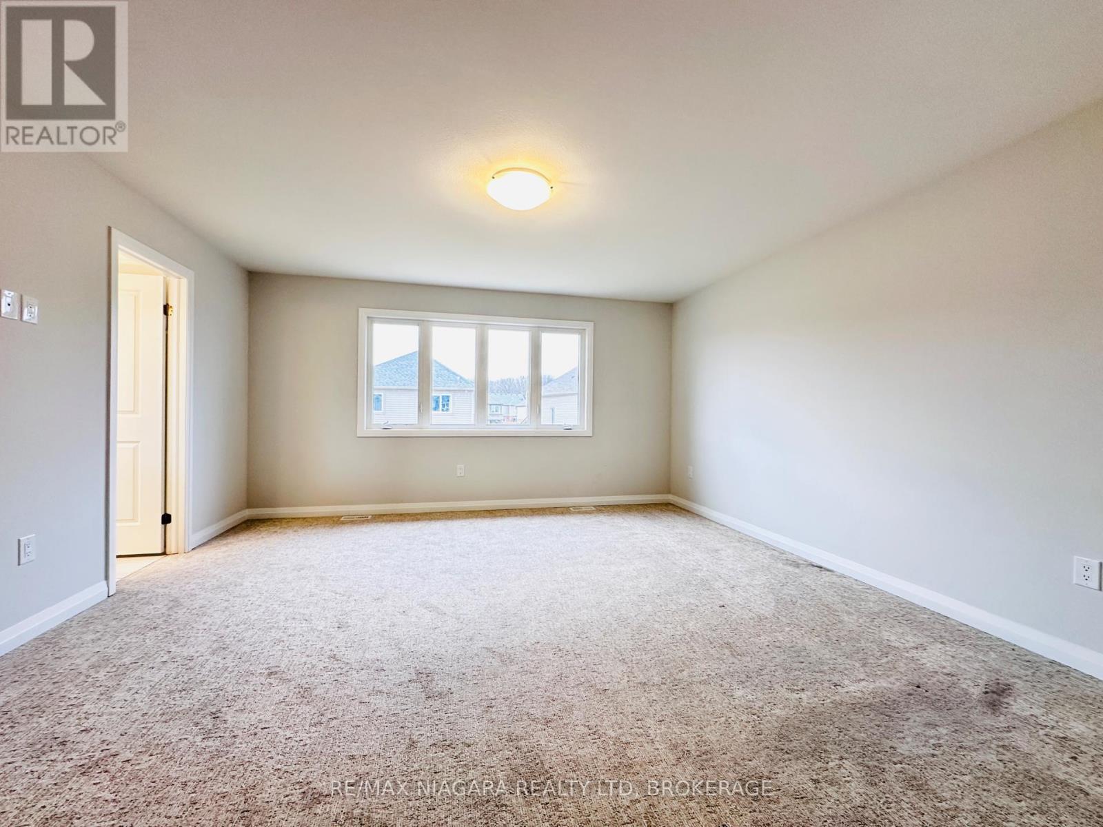 72 Bur Oak Drive, Thorold, Ontario  L2V 4Y6 - Photo 8 - X12196325
