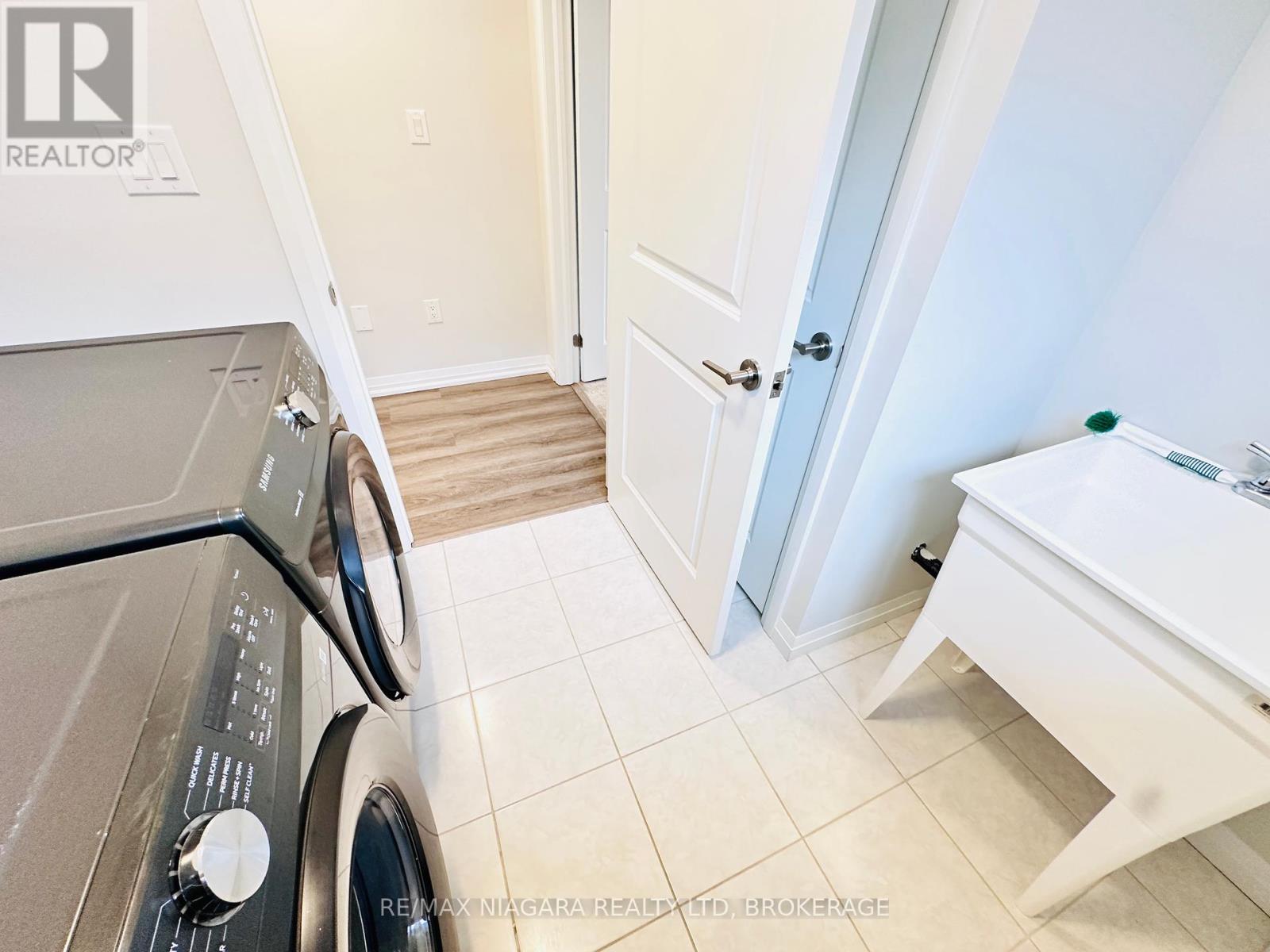 72 Bur Oak Drive, Thorold, Ontario  L2V 4Y6 - Photo 9 - X12196325