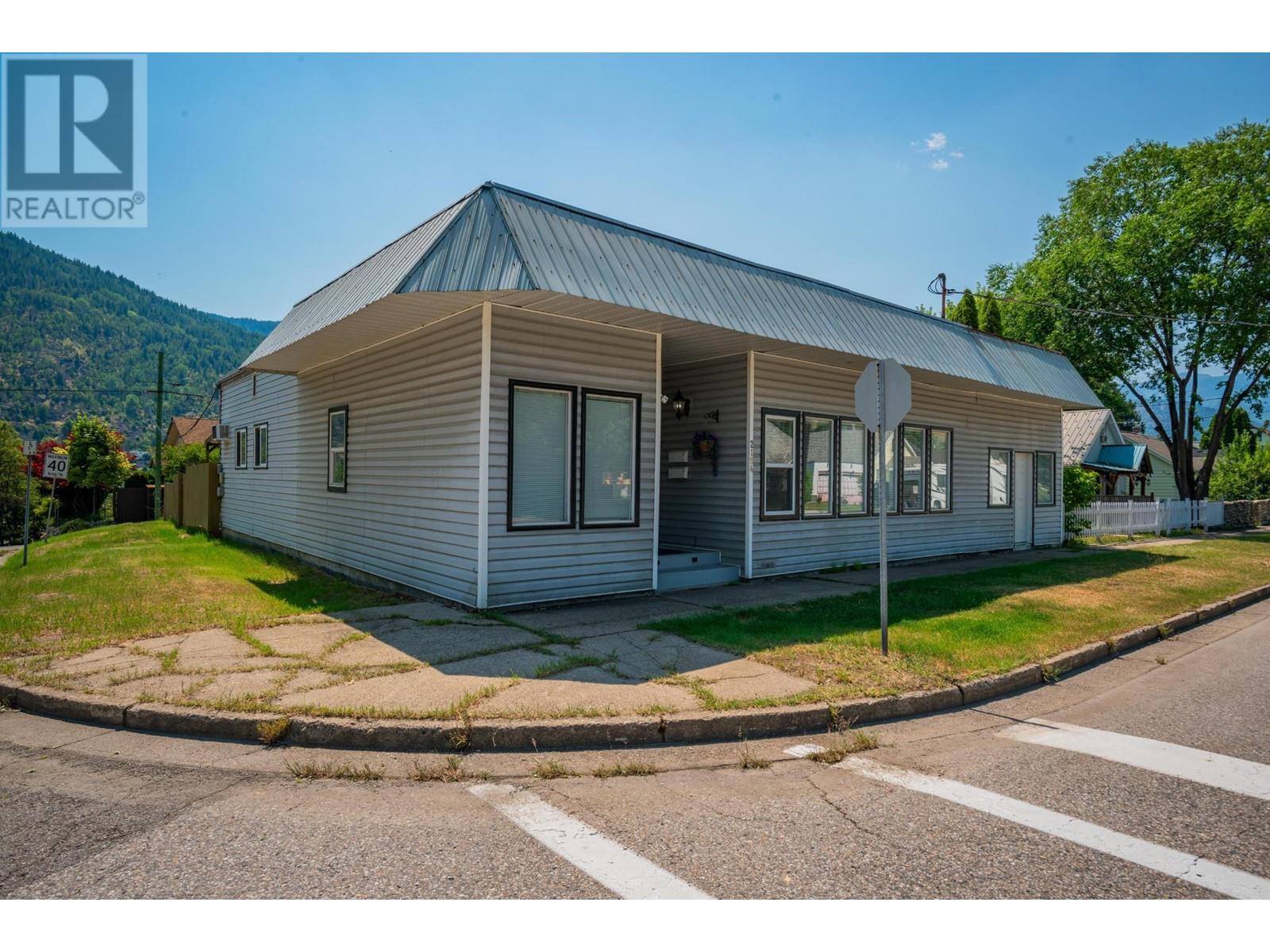 2194 SIXTH Avenue, Trail, British Columbia
