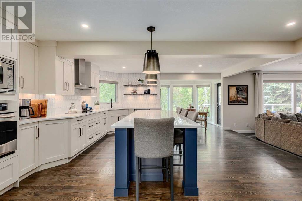Property at 2131 Douglasbank Crescent SE image 2