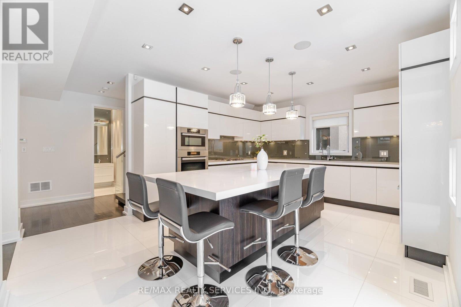 685 Montbeck Crescent, Mississauga (Lakeview), Ontario  L5G 1P4 - Photo 12 - W12071567