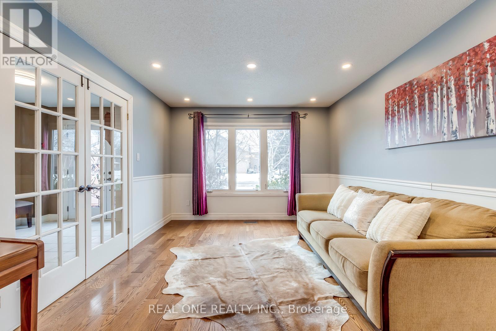 1389 Heritage Way, Oakville, Ontario  L6M 3C2 - Photo 3 - W12094839