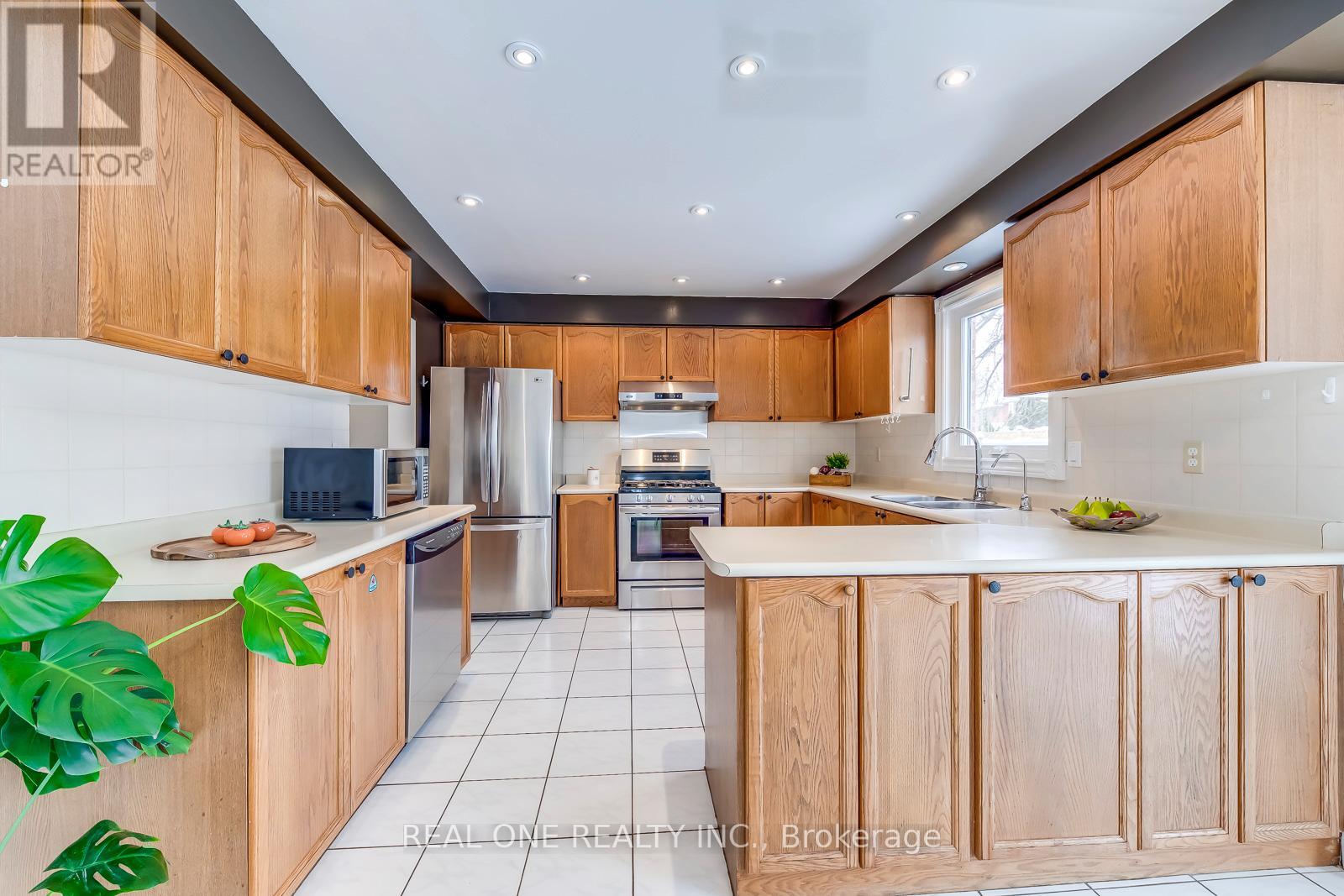 1389 Heritage Way, Oakville, Ontario  L6M 3C2 - Photo 8 - W12094839