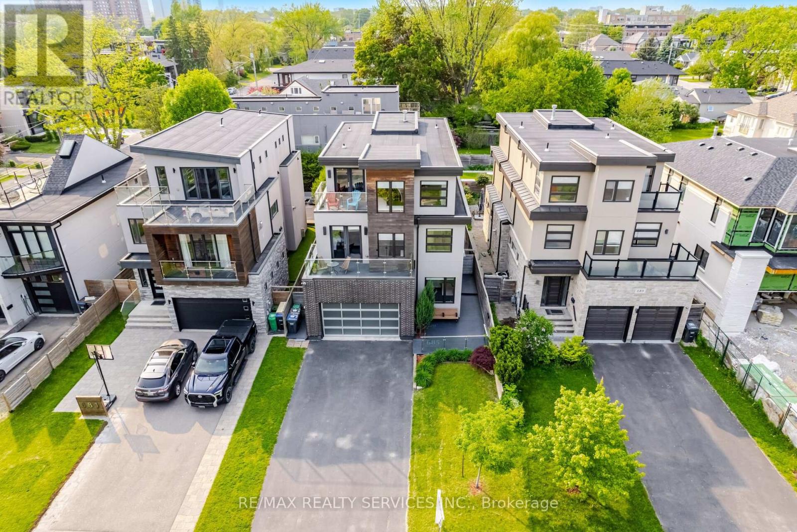 685 Montbeck Crescent, Mississauga (Lakeview), Ontario  L5G 1P4 - Photo 3 - W12071567