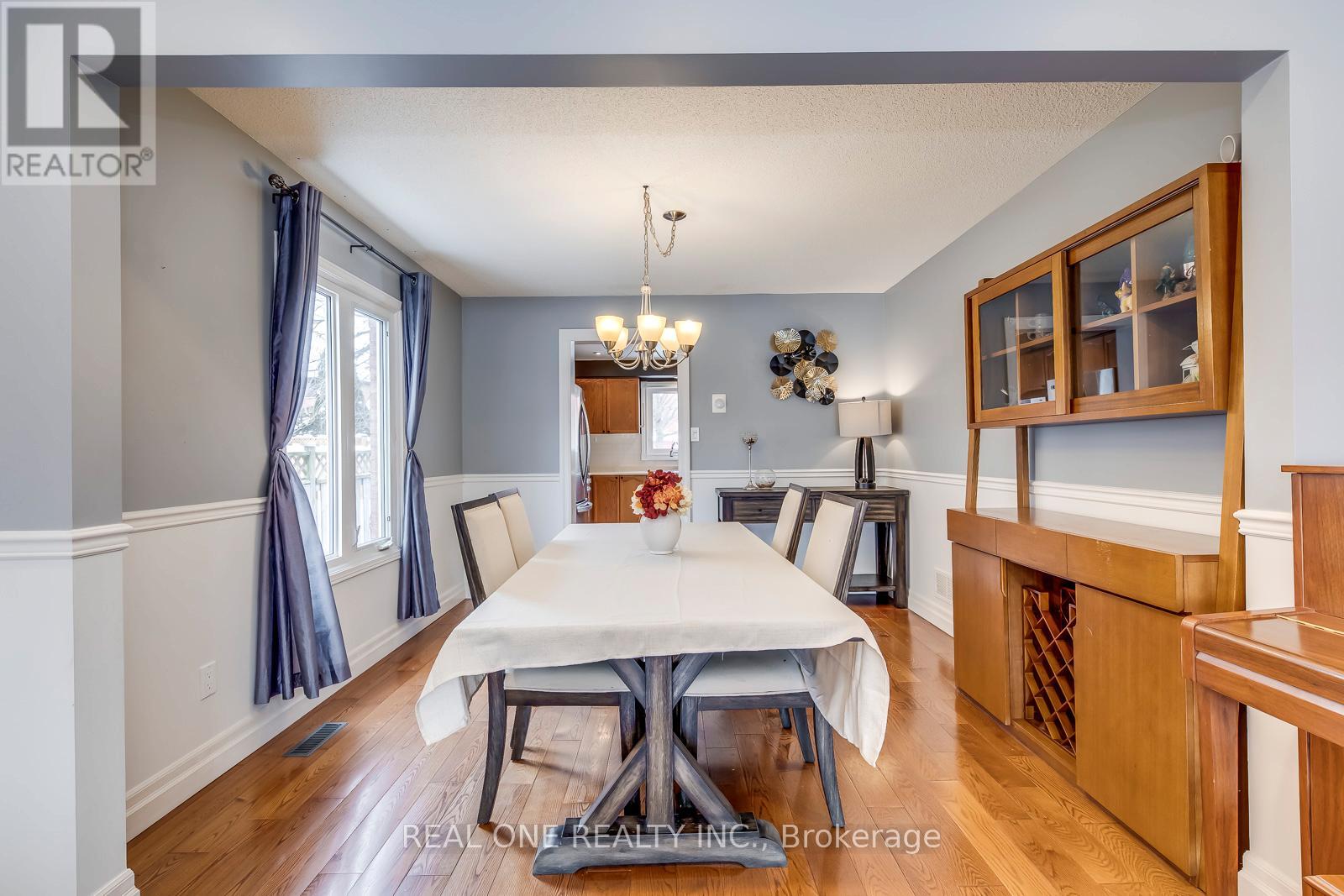 1389 Heritage Way, Oakville, Ontario  L6M 3C2 - Photo 4 - W12094839