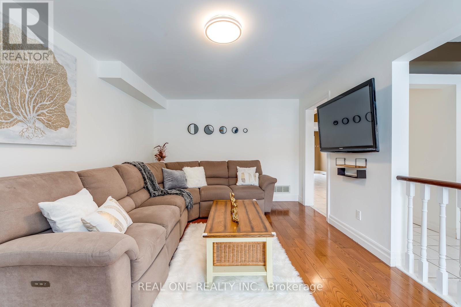 1389 Heritage Way, Oakville, Ontario  L6M 3C2 - Photo 5 - W12094839
