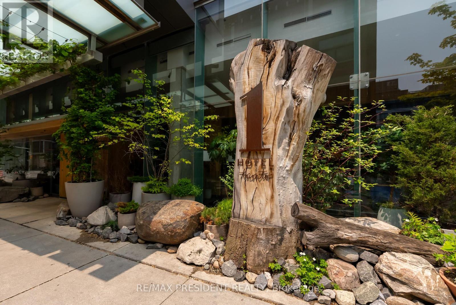 1103 - 552 Wellington Street W, Toronto, Ontario  M5V 2V5 - Photo 2 - C12196179