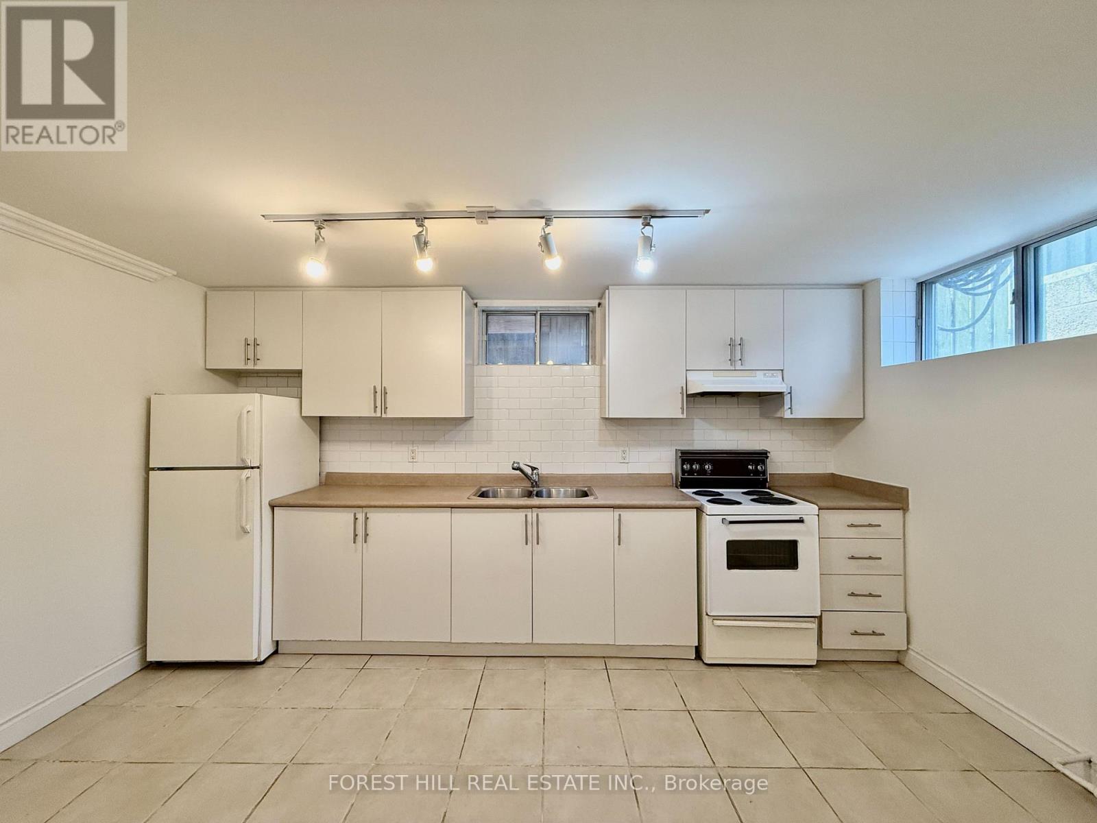 BSMT REAR - 126 CONCORD AVENUE, Toronto, Ontario