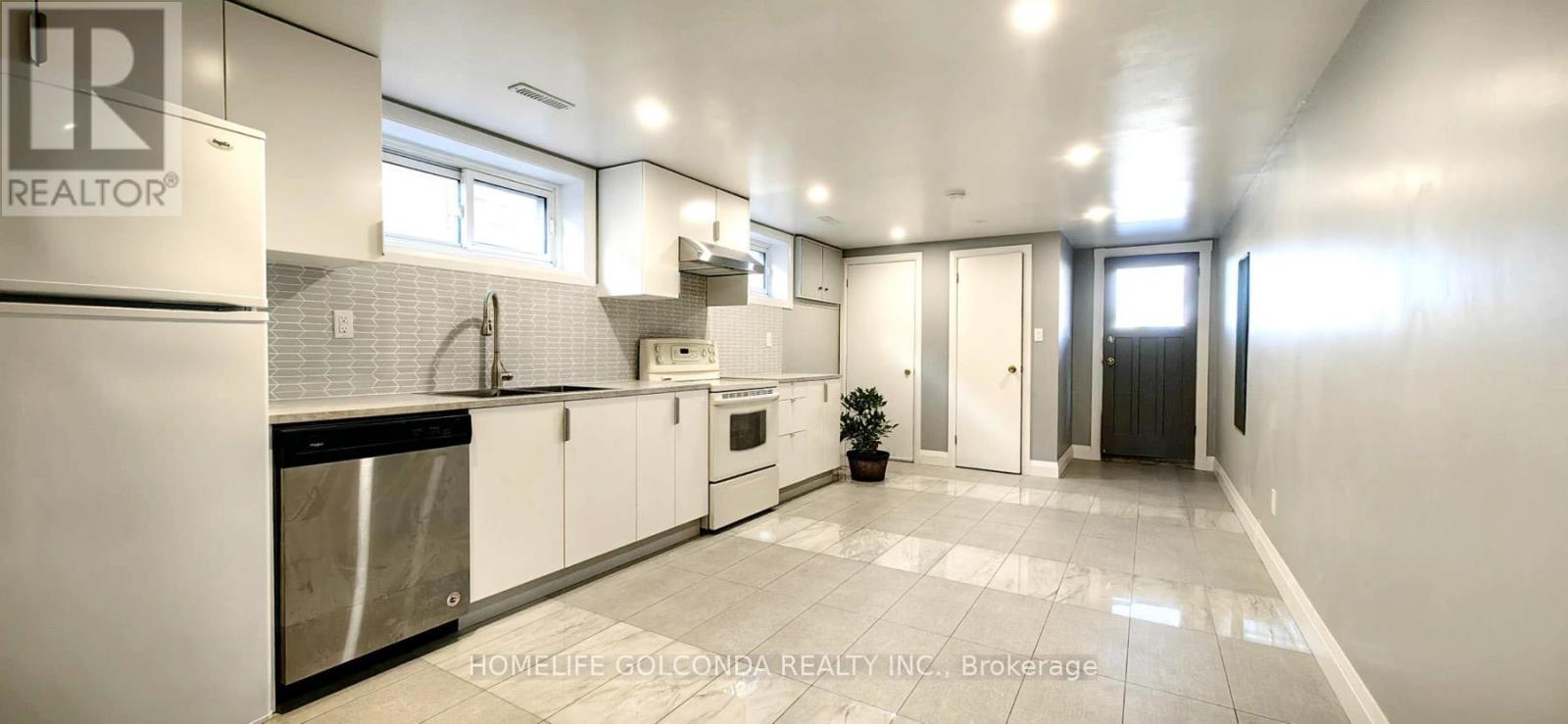 Ground - 17 Warfield Drive, Toronto, Ontario  M2J 3S4 - Photo 2 - C12196251