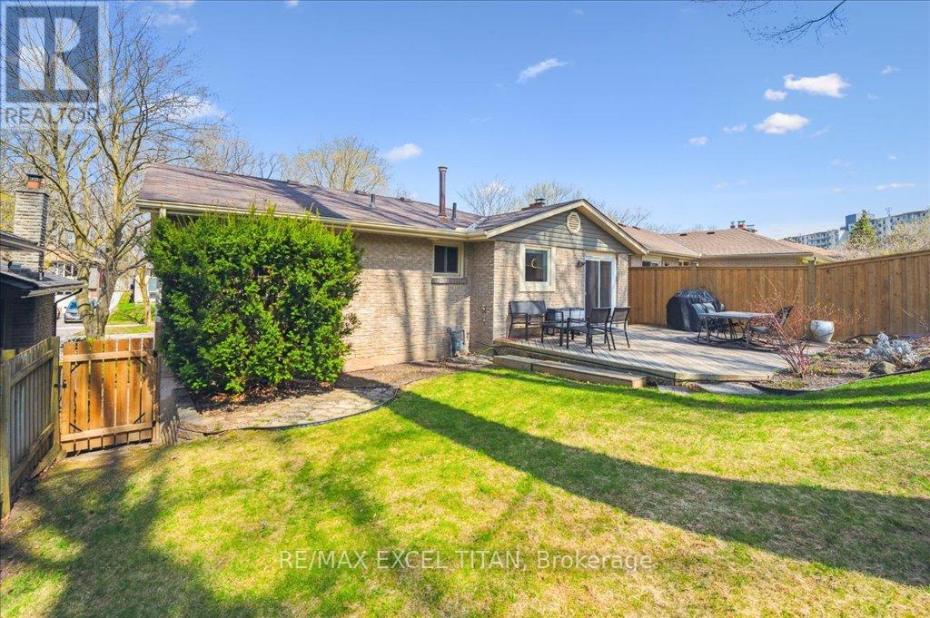147 Coach Hill Drive, Kitchener, Ontario  N2E 1N7 - Photo 30 - X12143002