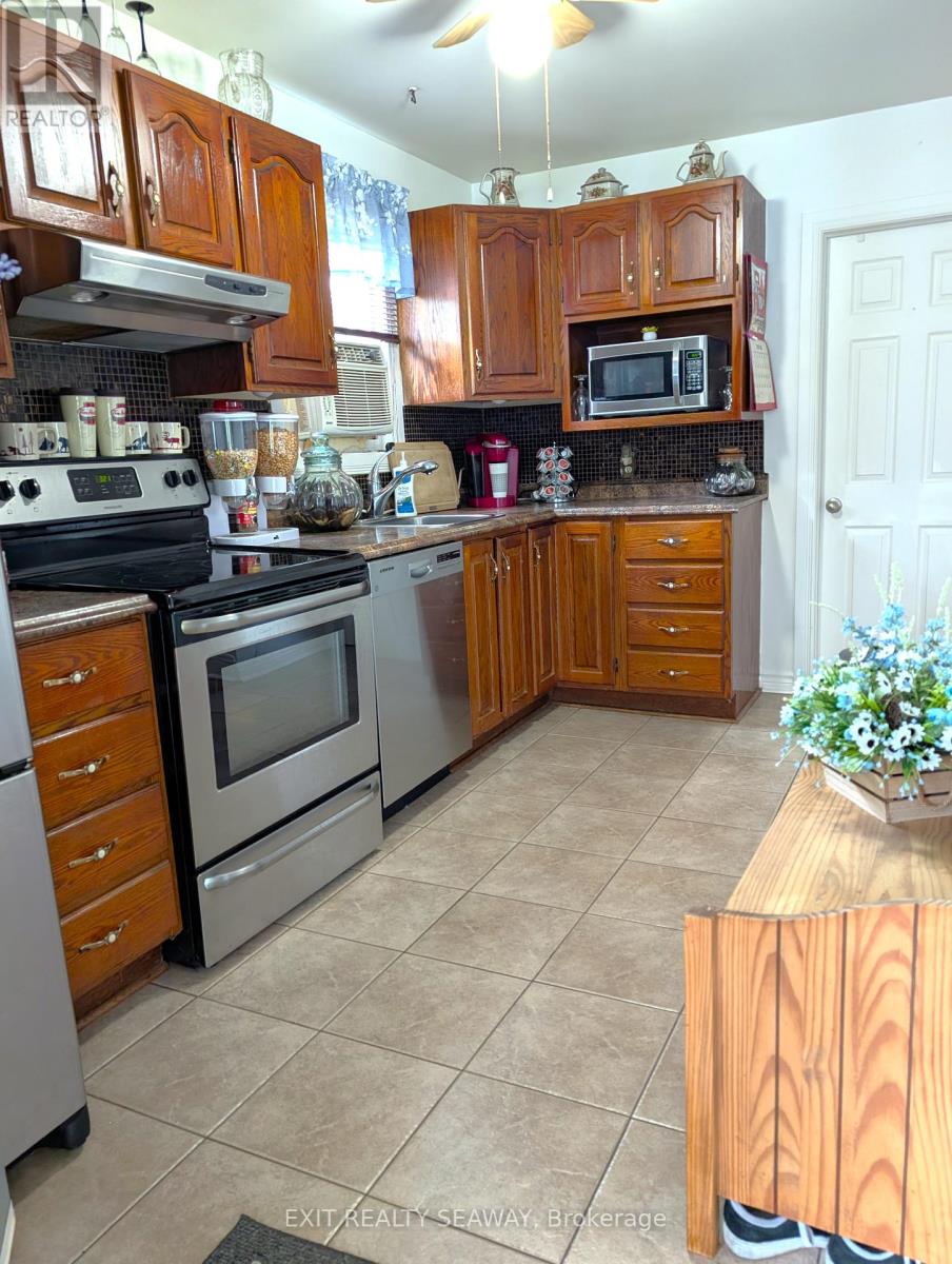 710 Killarney Avenue, Cornwall, Ontario  K6H 3V5 - Photo 4 - X12196316