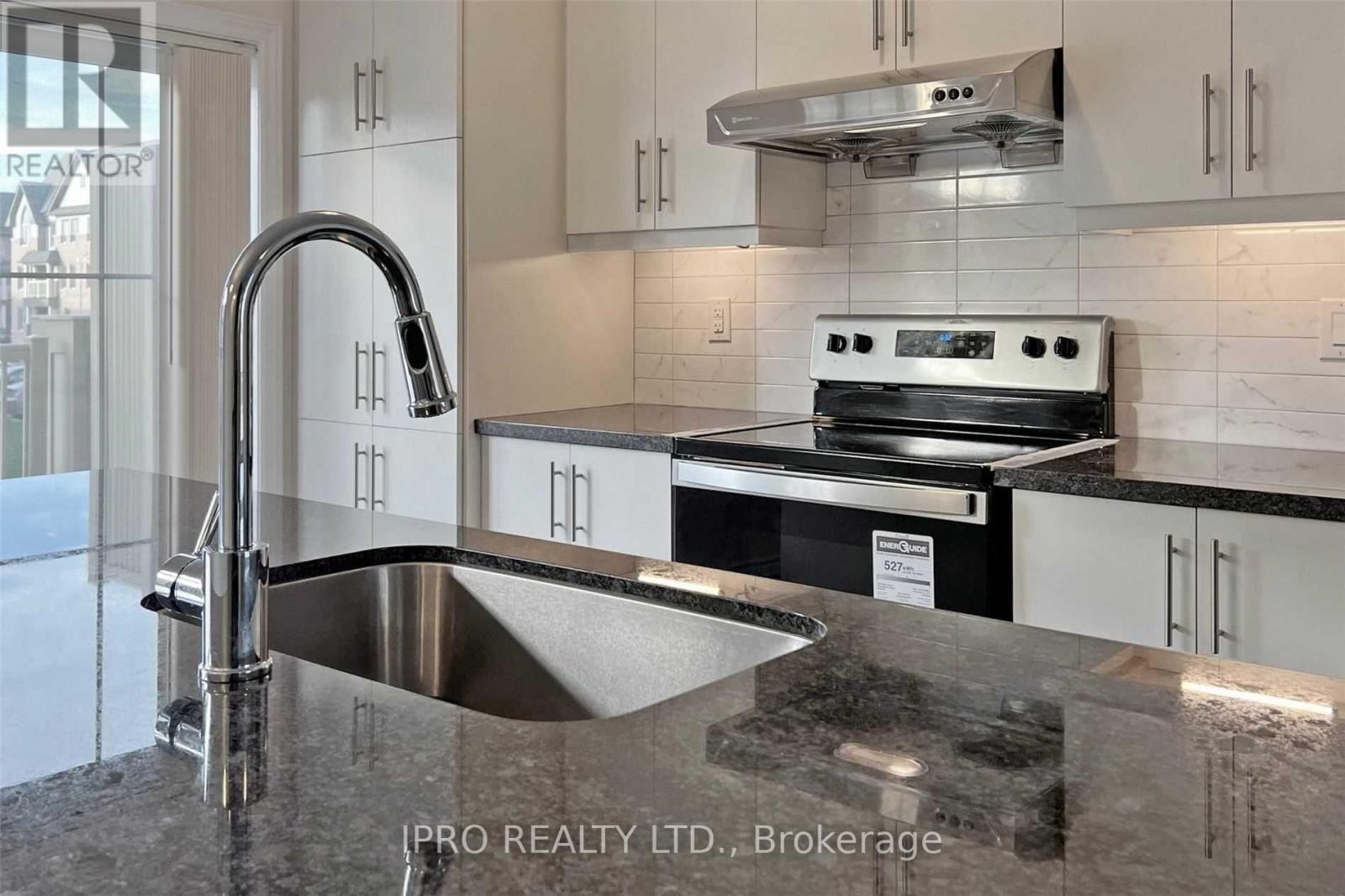 11 Porcelain Way, Whitby, Ontario  L1R 0R6 - Photo 18 - E12196202