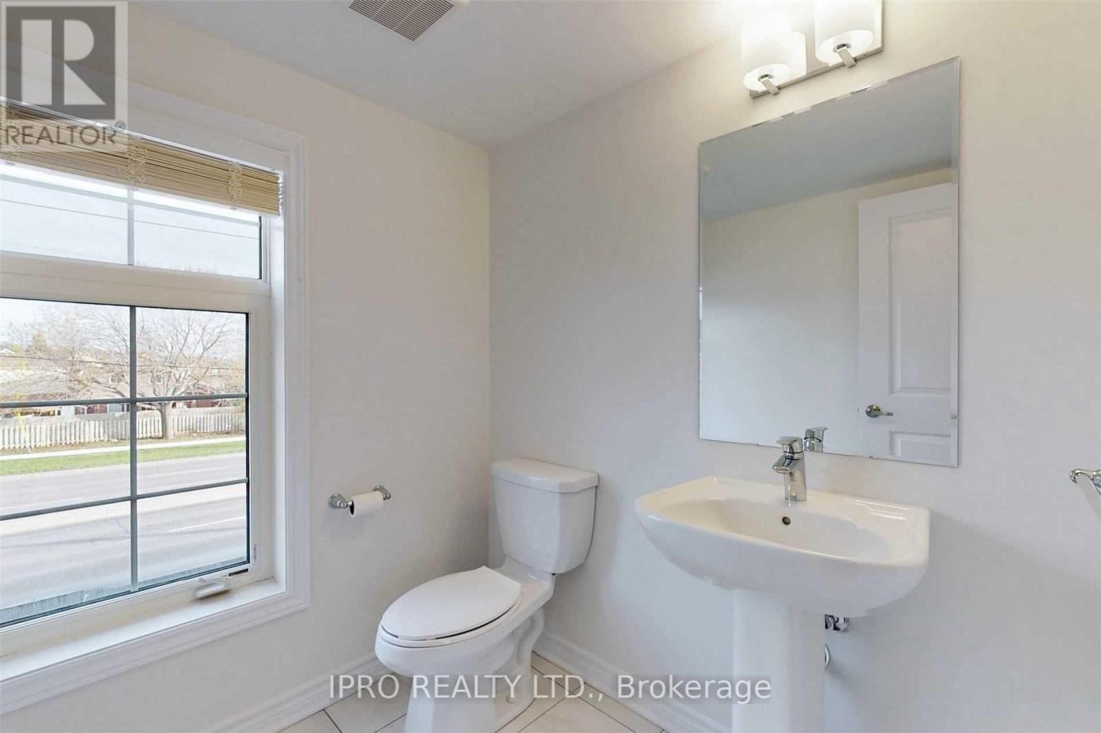 11 Porcelain Way, Whitby, Ontario  L1R 0R6 - Photo 19 - E12196202