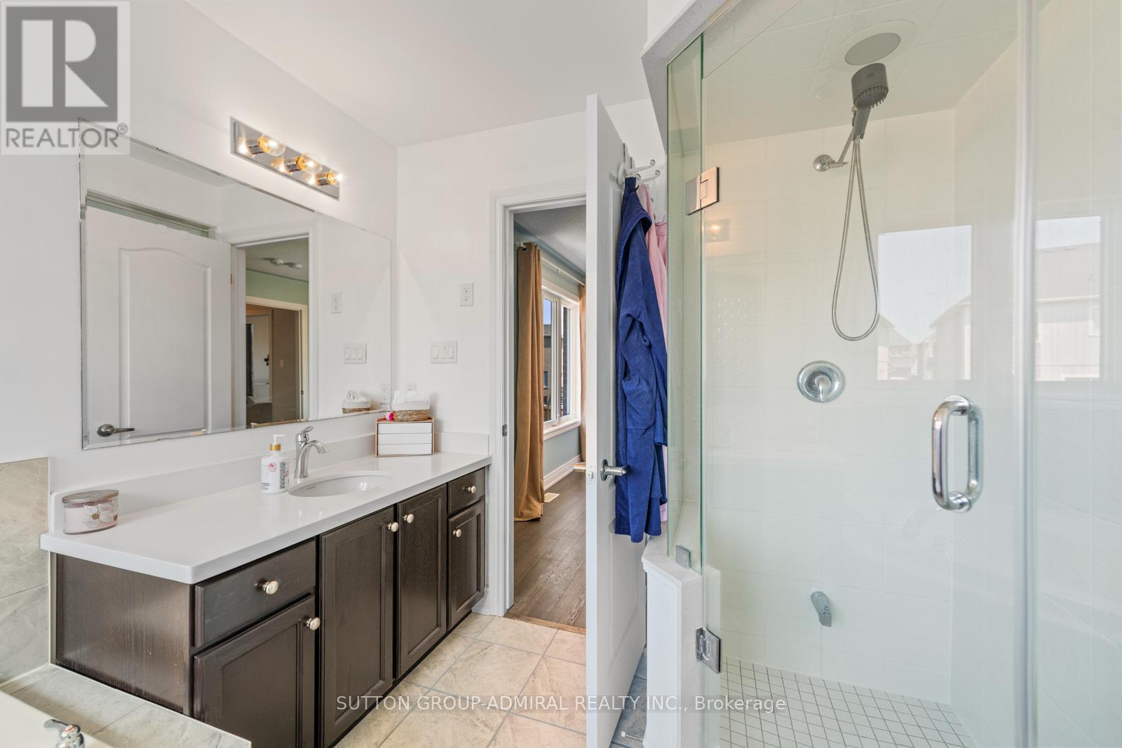 186 Romanelli Crescent, Bradford West Gwillimbury (Bradford), Ontario  L3Z 0X6 - Photo 37 - N12196209