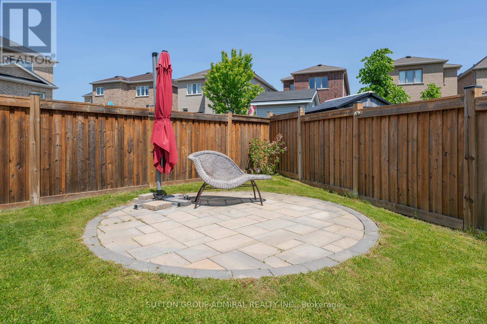 186 Romanelli Crescent, Bradford West Gwillimbury (Bradford), Ontario  L3Z 0X6 - Photo 39 - N12196209