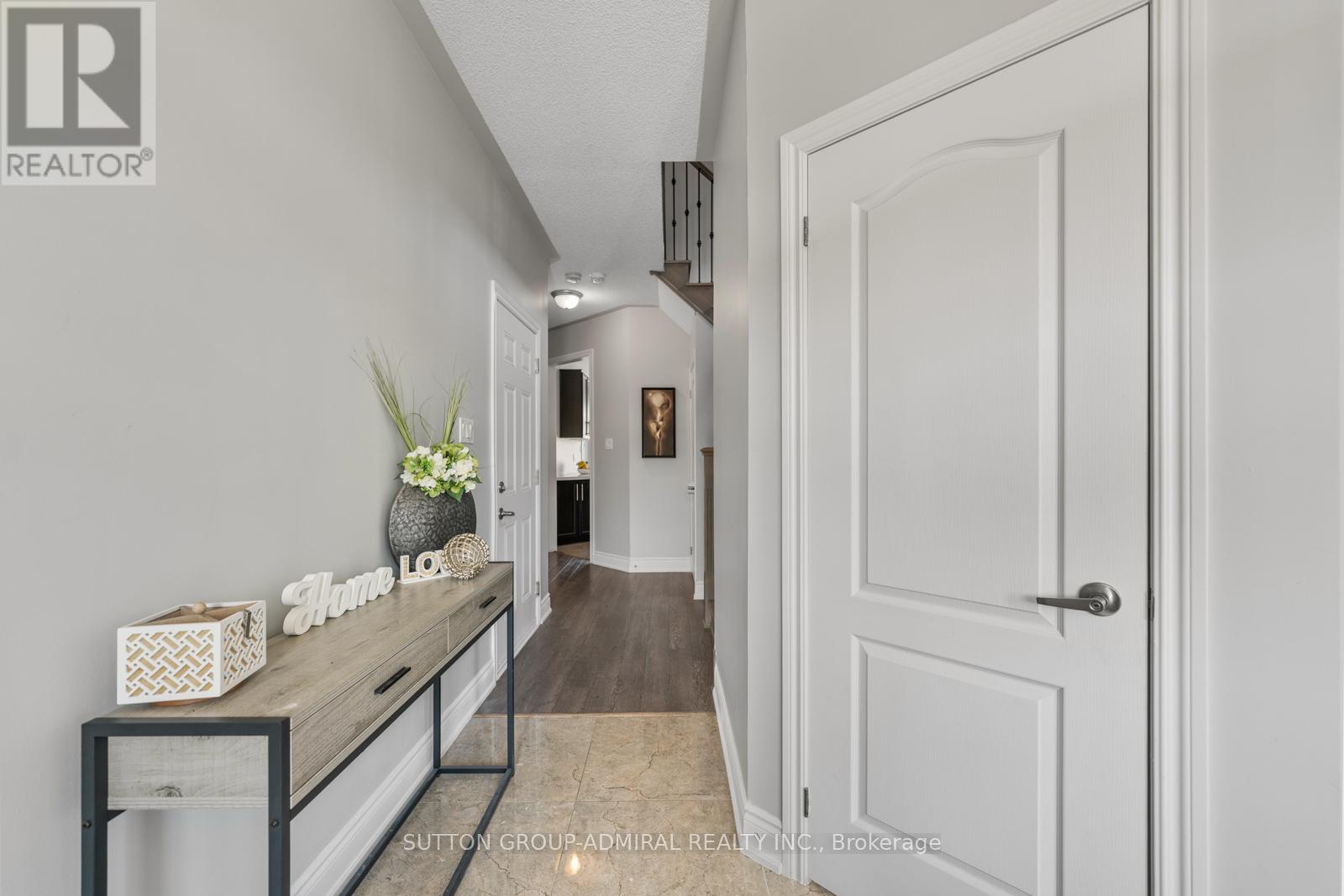 186 Romanelli Crescent, Bradford West Gwillimbury (Bradford), Ontario  L3Z 0X6 - Photo 4 - N12196209