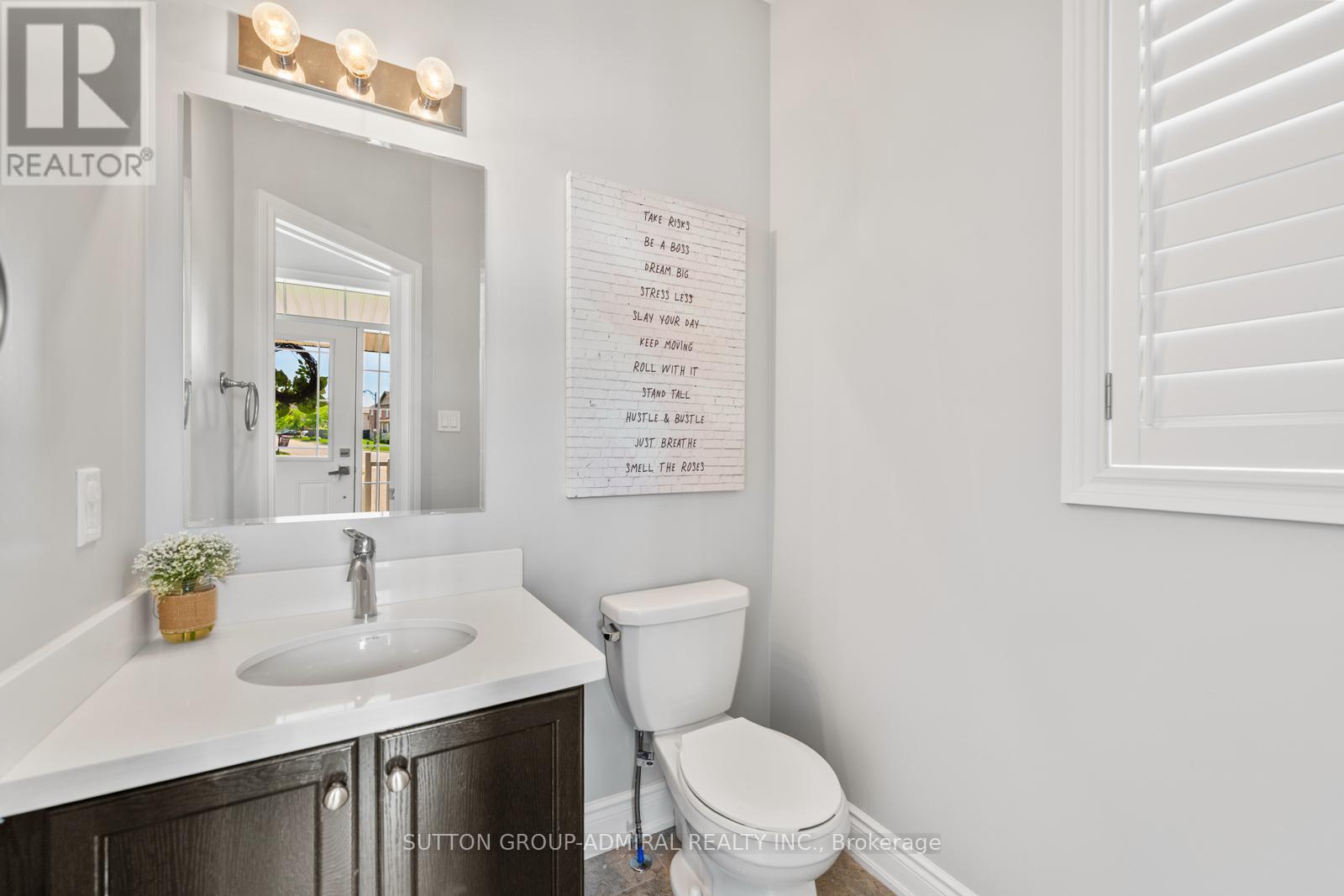 186 Romanelli Crescent, Bradford West Gwillimbury (Bradford), Ontario  L3Z 0X6 - Photo 5 - N12196209