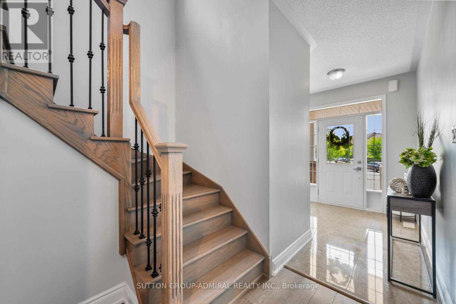 186 Romanelli Crescent, Bradford West Gwillimbury (Bradford), Ontario  L3Z 0X6 - Photo 7 - N12196209
