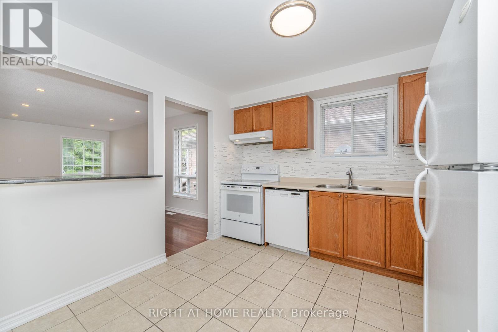 75 Kate Aitken Crescent, New Tecumseth (Beeton), Ontario  L0G 1A0 - Photo 8 - N12196220