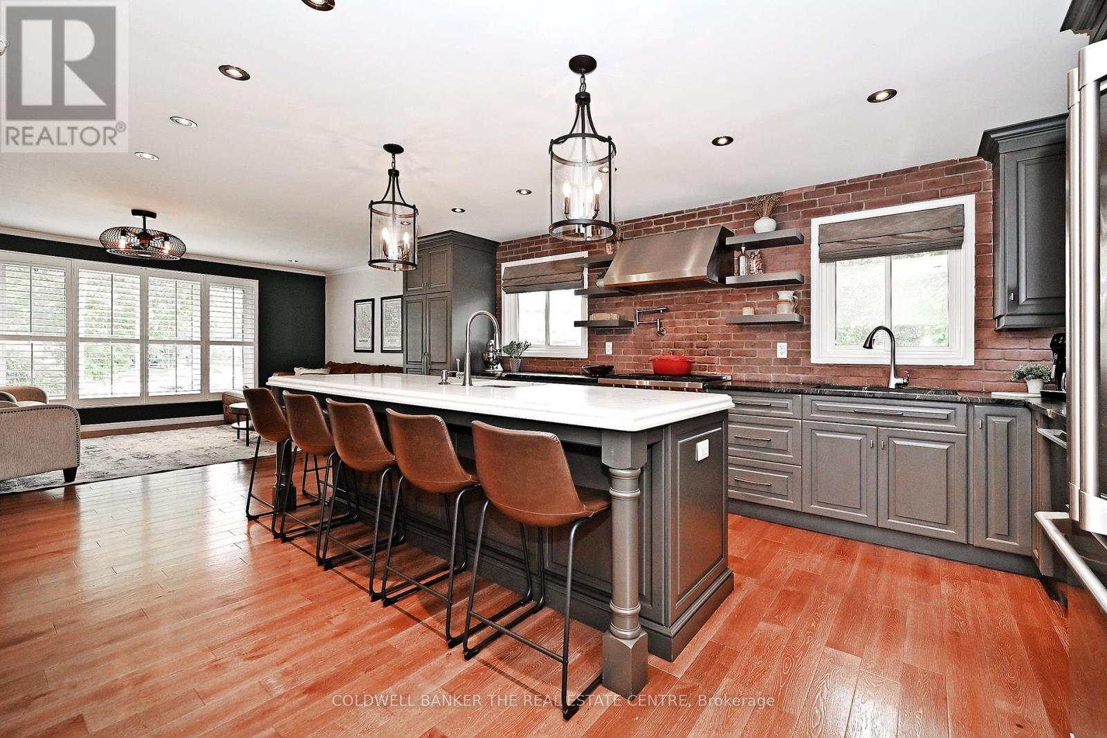 15 Earls Court, East Gwillimbury, Ontario  L9N 1E5 - Photo 10 - N12196269