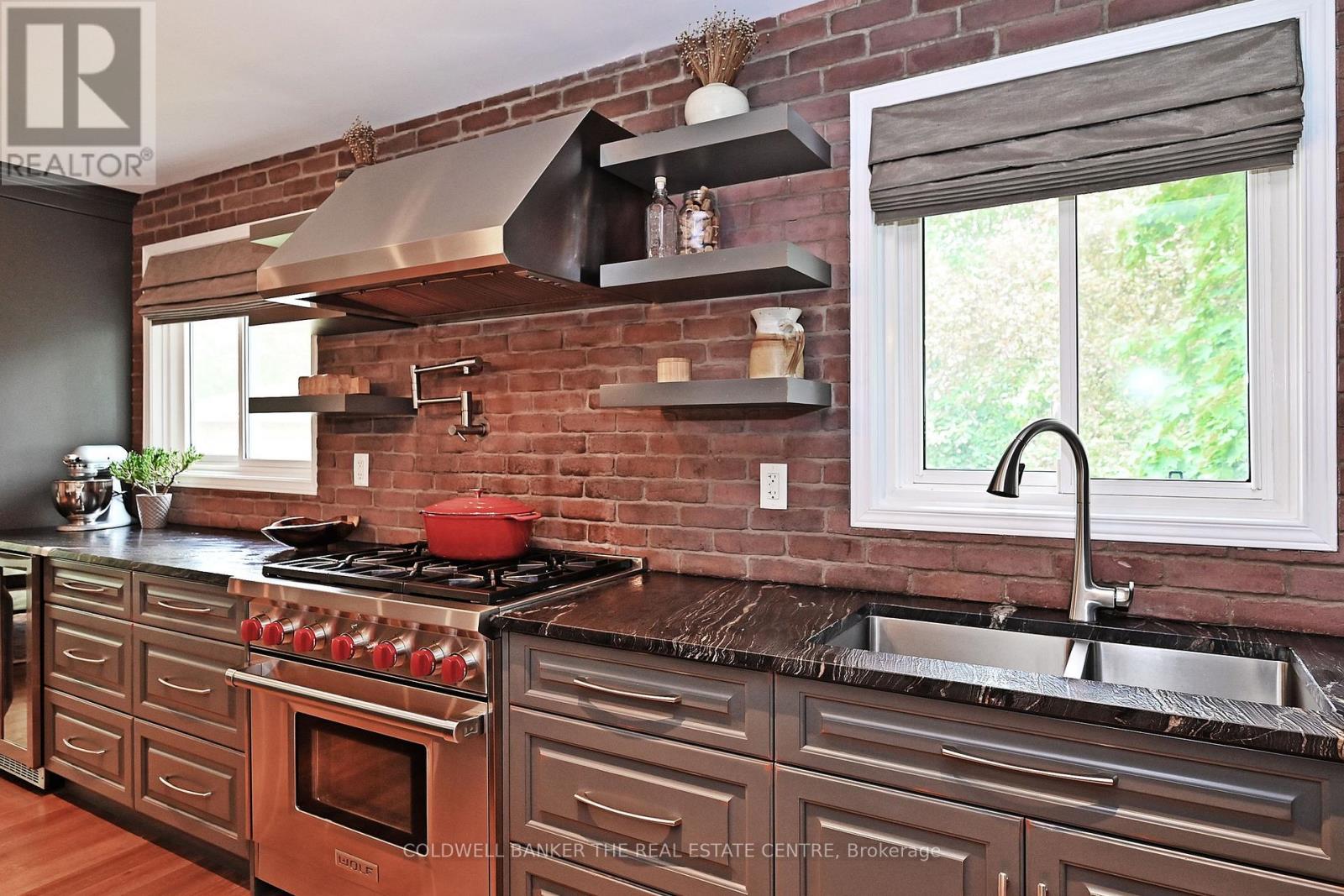 15 Earls Court, East Gwillimbury, Ontario  L9N 1E5 - Photo 11 - N12196269