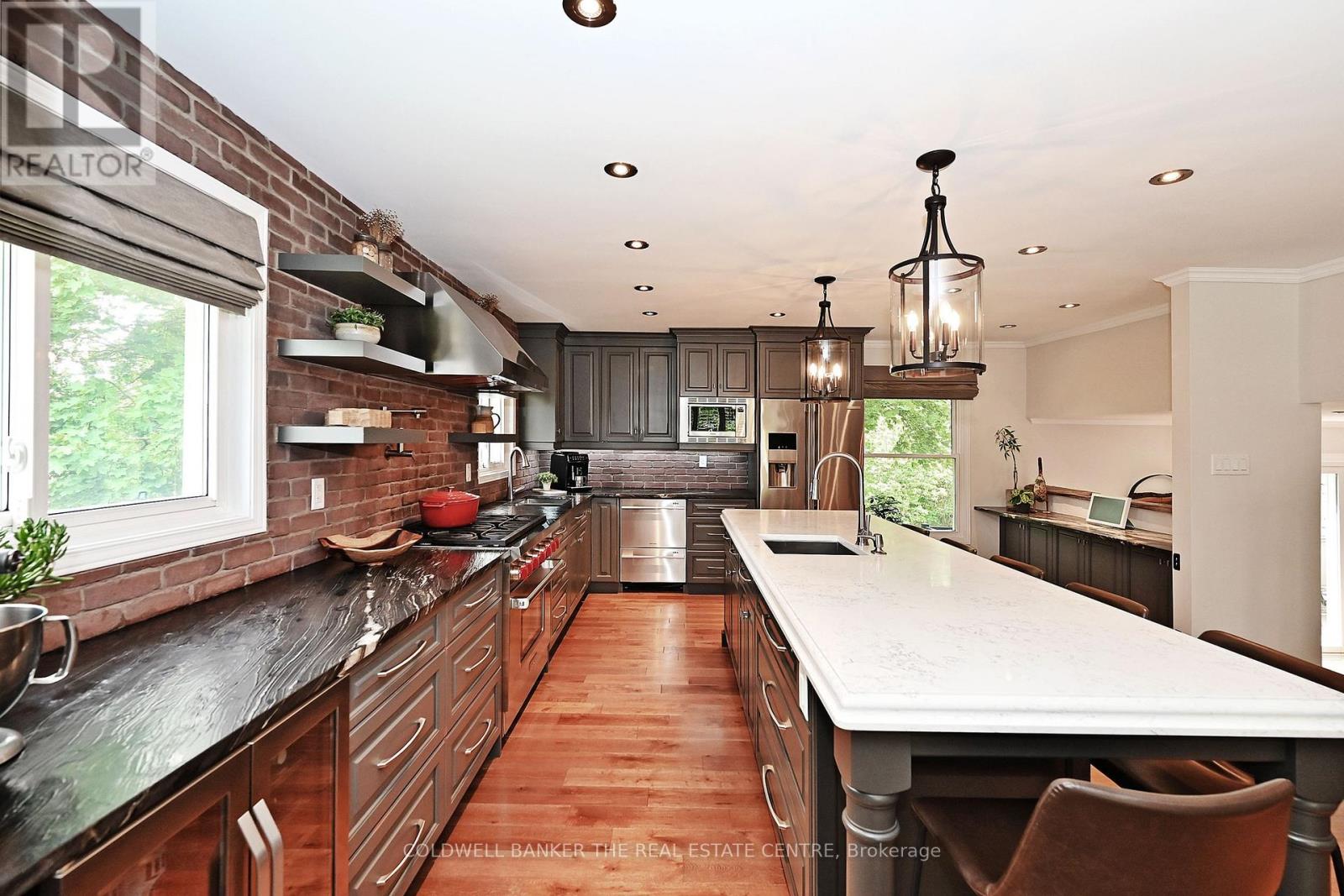 15 Earls Court, East Gwillimbury, Ontario  L9N 1E5 - Photo 12 - N12196269