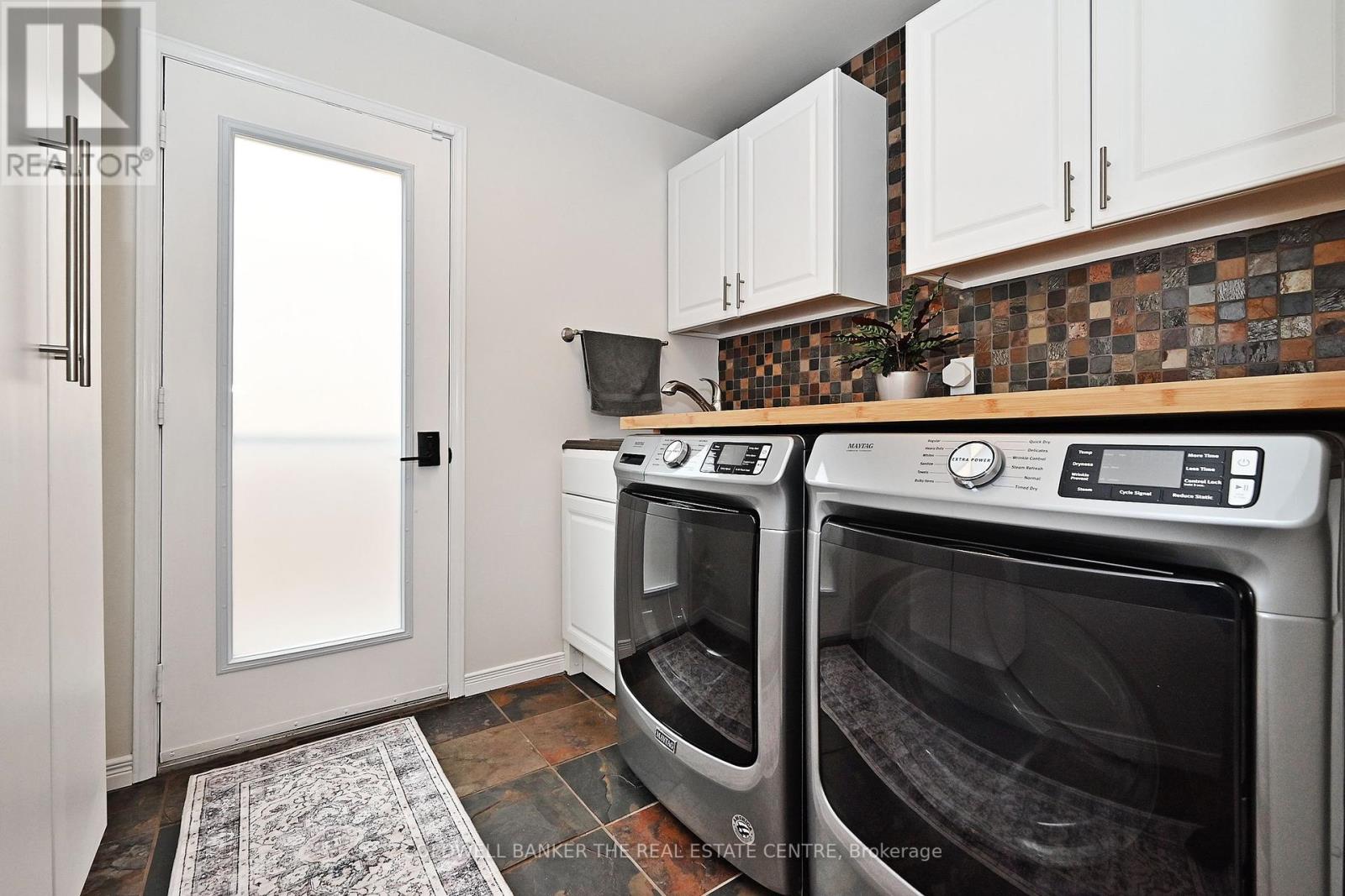 15 Earls Court, East Gwillimbury, Ontario  L9N 1E5 - Photo 19 - N12196269