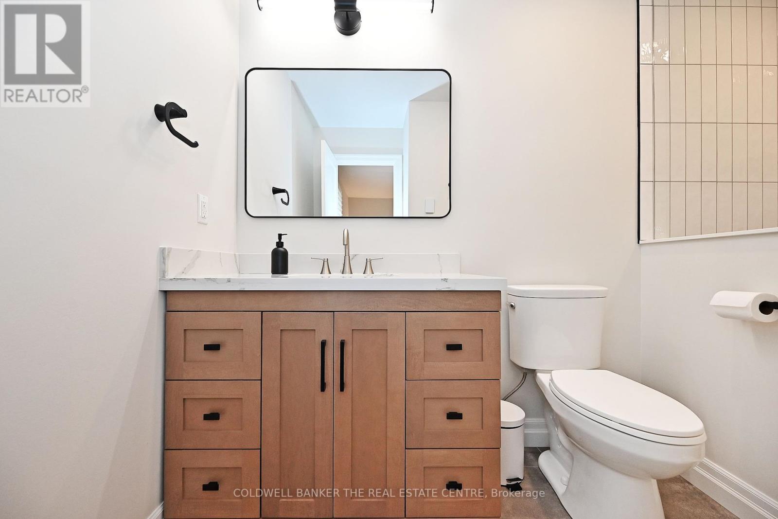 15 Earls Court, East Gwillimbury, Ontario  L9N 1E5 - Photo 22 - N12196269