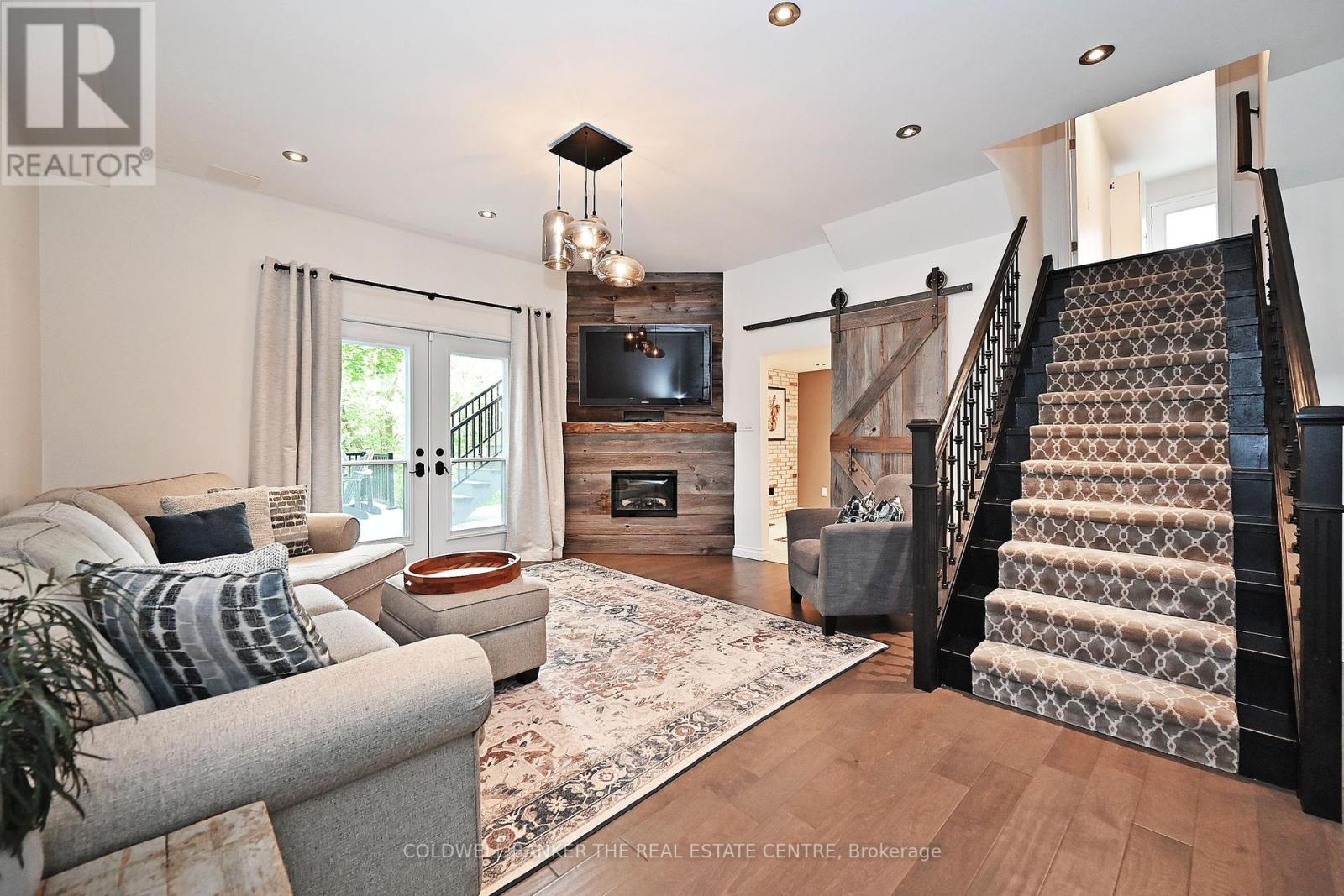 15 Earls Court, East Gwillimbury, Ontario  L9N 1E5 - Photo 30 - N12196269