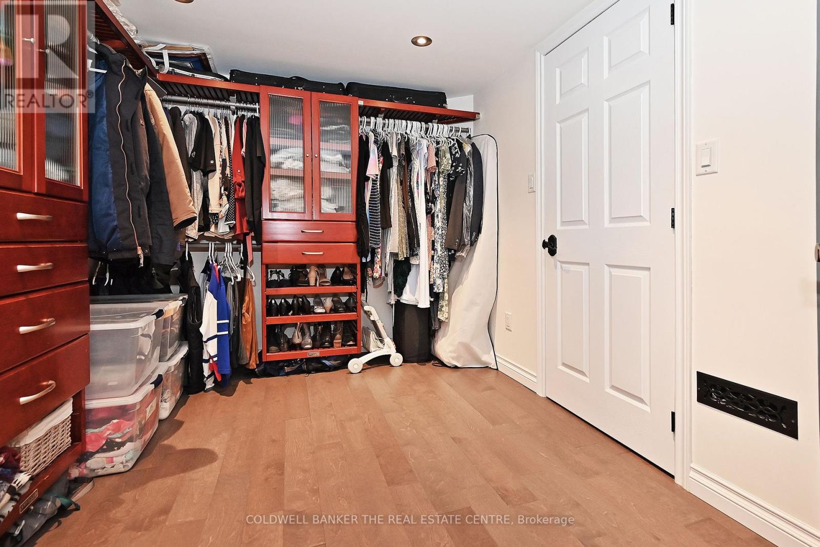 15 Earls Court, East Gwillimbury, Ontario  L9N 1E5 - Photo 39 - N12196269
