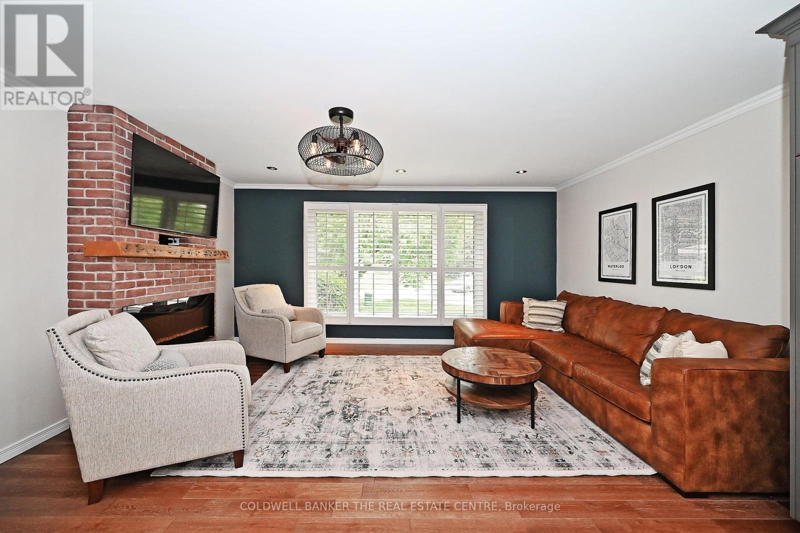 15 Earls Court, East Gwillimbury, Ontario  L9N 1E5 - Photo 4 - N12196269