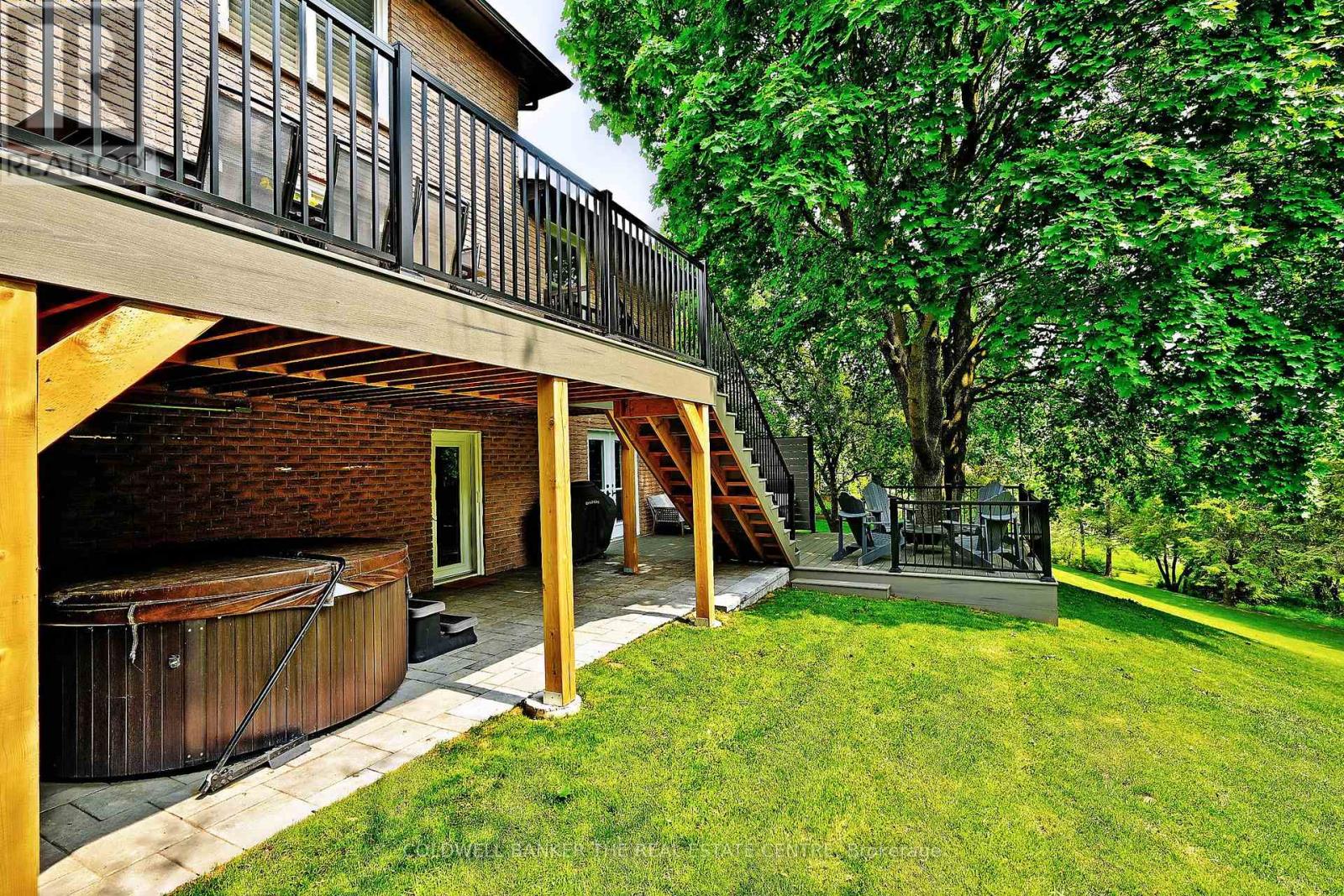 15 Earls Court, East Gwillimbury, Ontario  L9N 1E5 - Photo 46 - N12196269