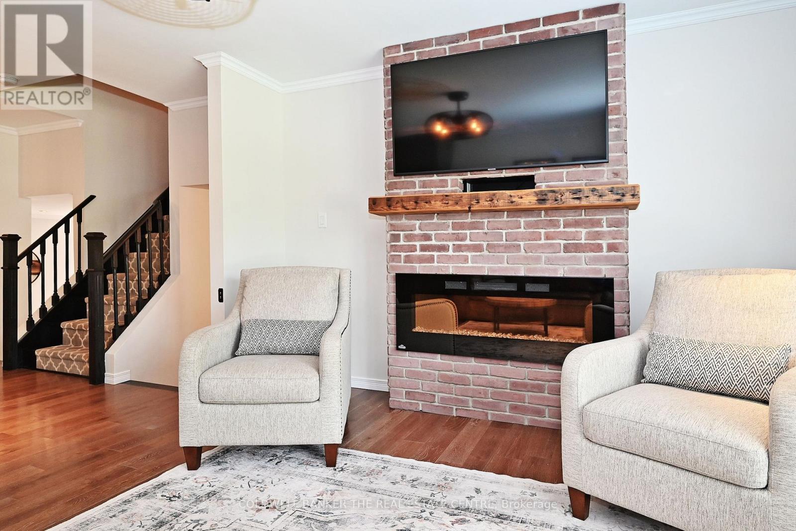 15 Earls Court, East Gwillimbury, Ontario  L9N 1E5 - Photo 6 - N12196269