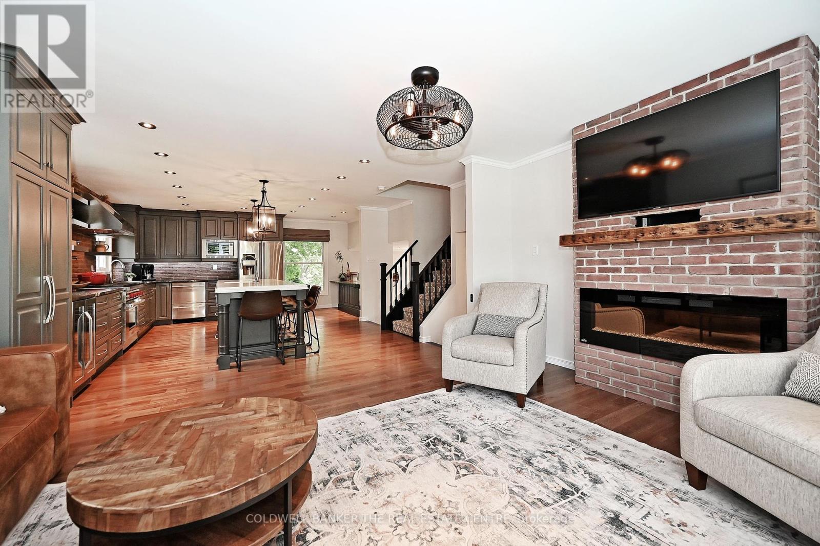 15 Earls Court, East Gwillimbury, Ontario  L9N 1E5 - Photo 7 - N12196269