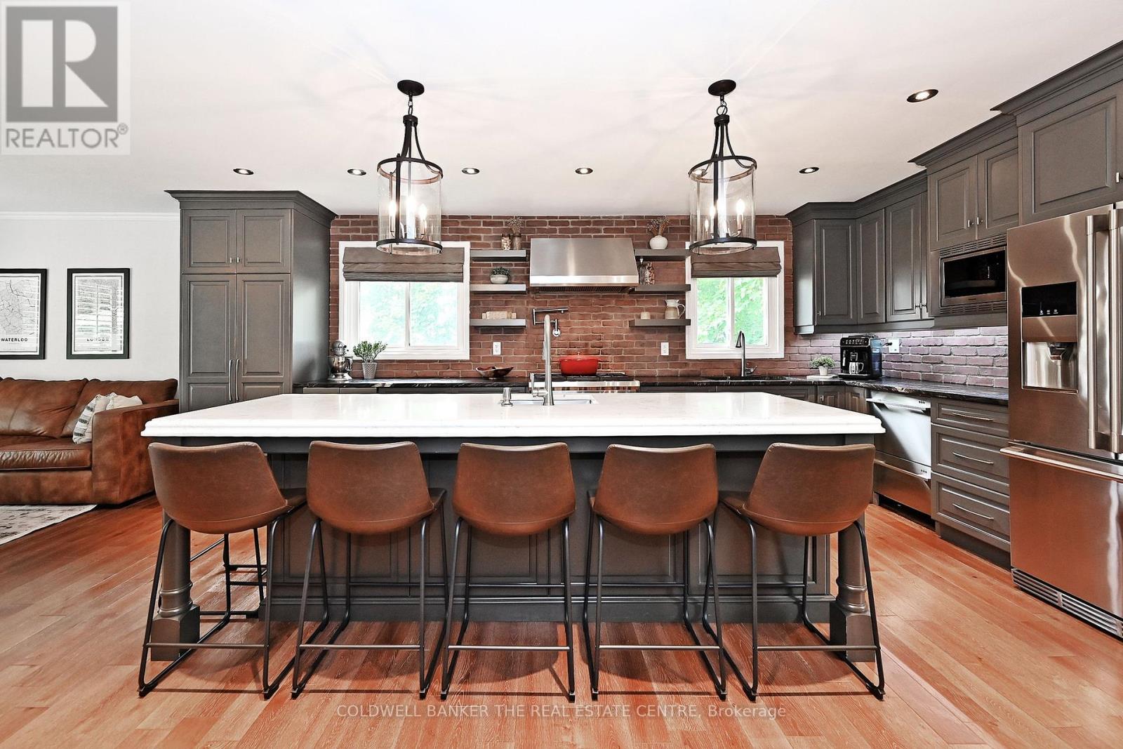 15 Earls Court, East Gwillimbury, Ontario  L9N 1E5 - Photo 9 - N12196269